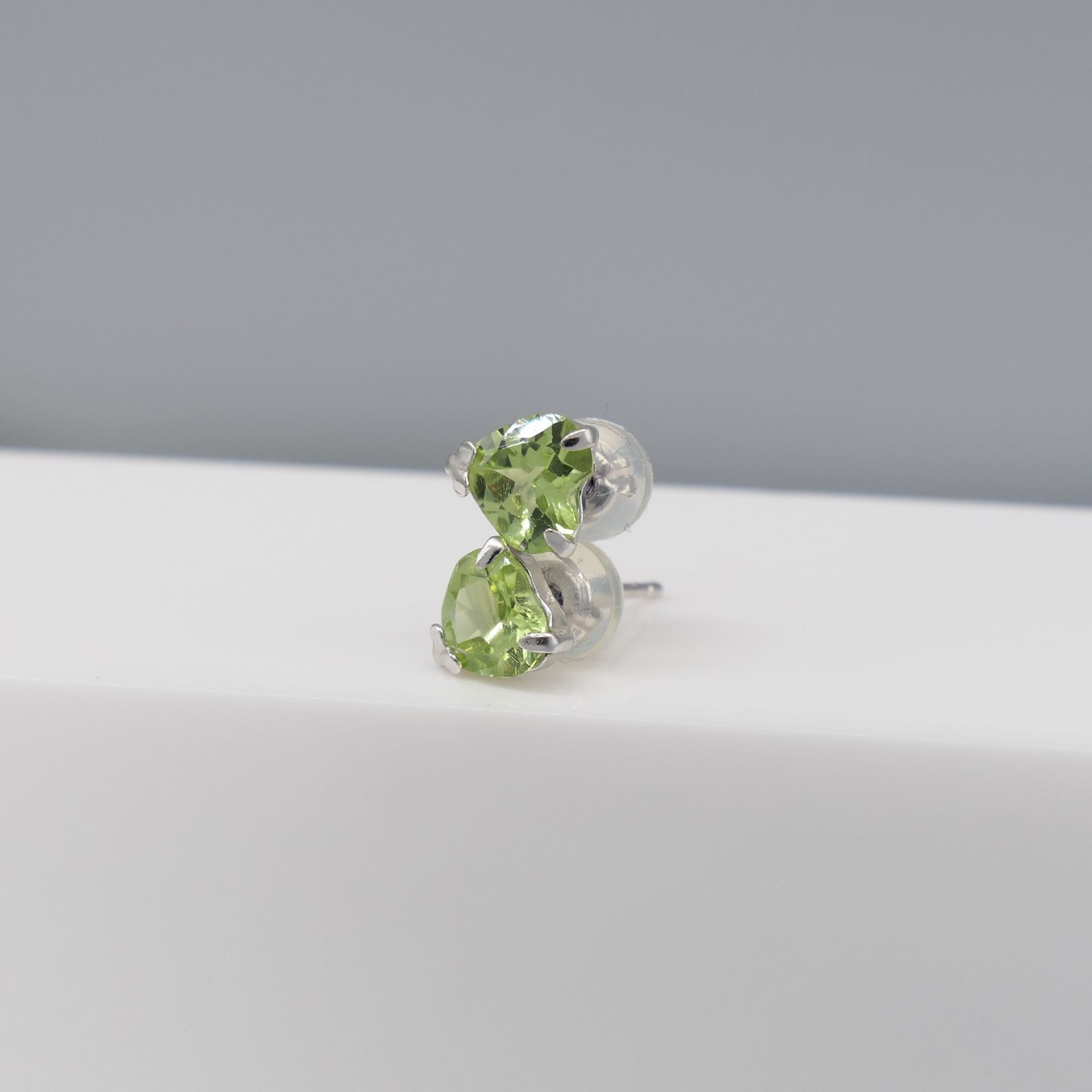 Heart-shaped Ear Studs Set With Peridot Gemstones, In 18ct White Gold, Boxed - Image 3 of 5