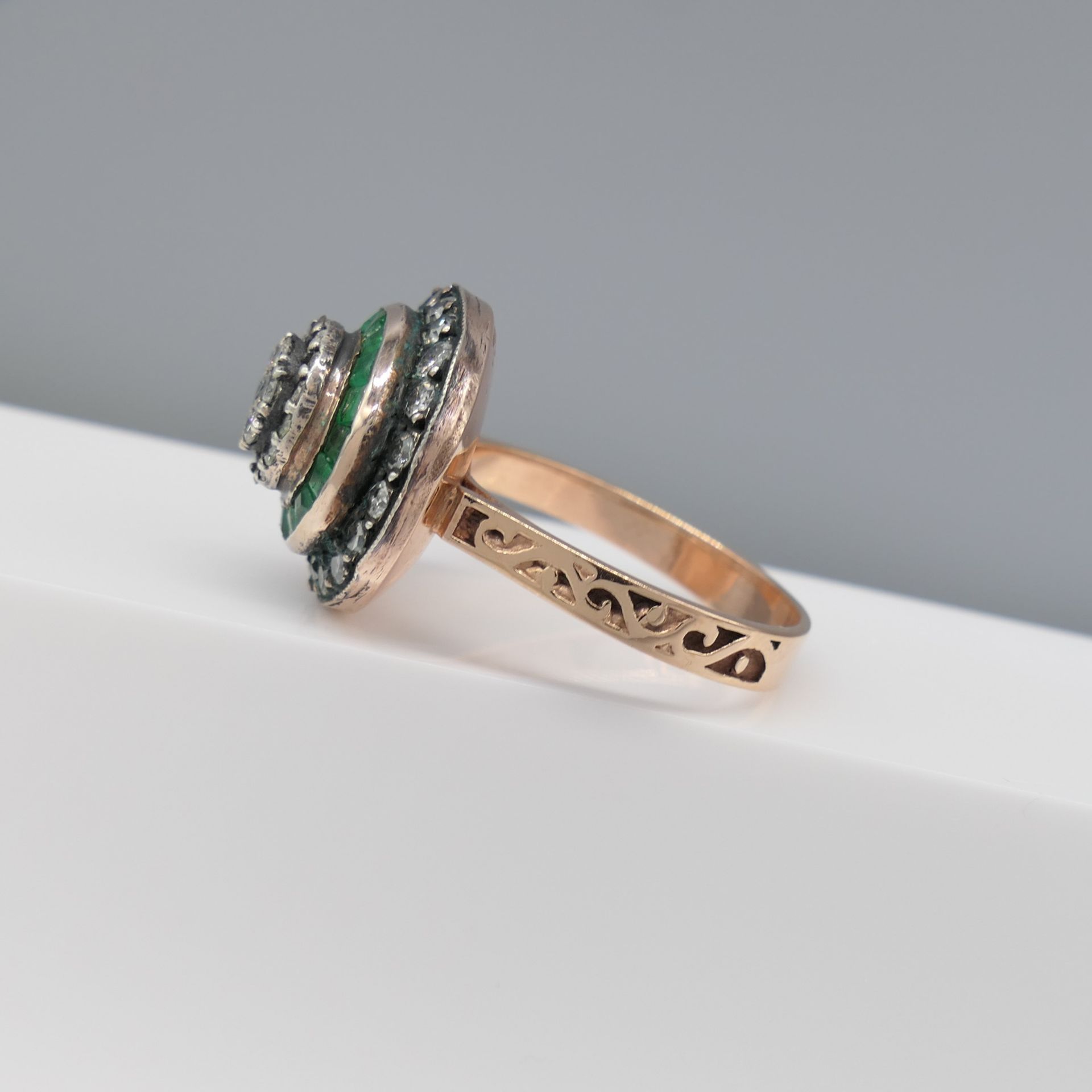 Vintage-style Target Ring Set With Diamonds and Emeralds In Rose Gold With Silver Top - Image 4 of 6