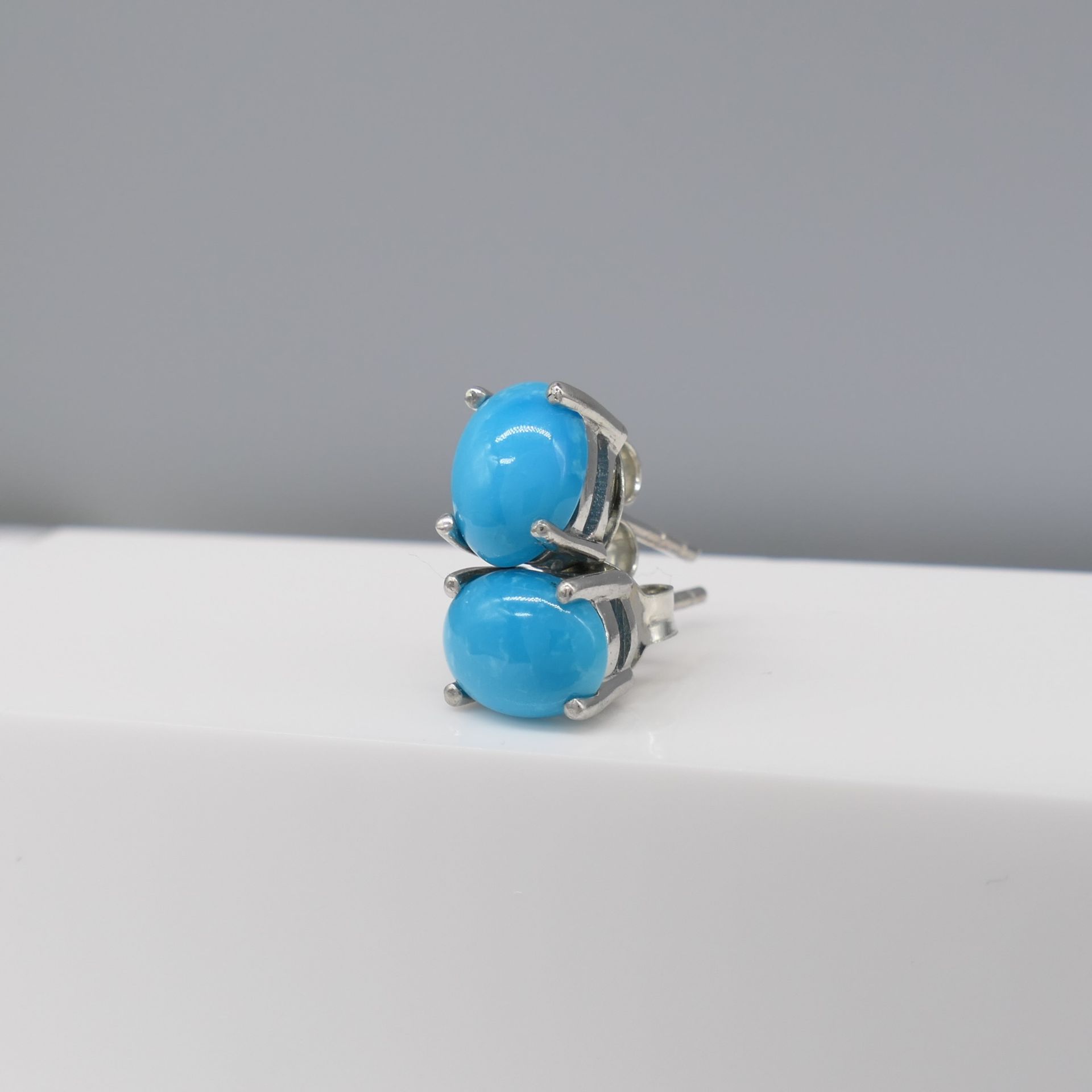 A Pair of Natural Cabochon Turquoise Ear Studs In Silver, With Butterfly Backs - Image 3 of 5