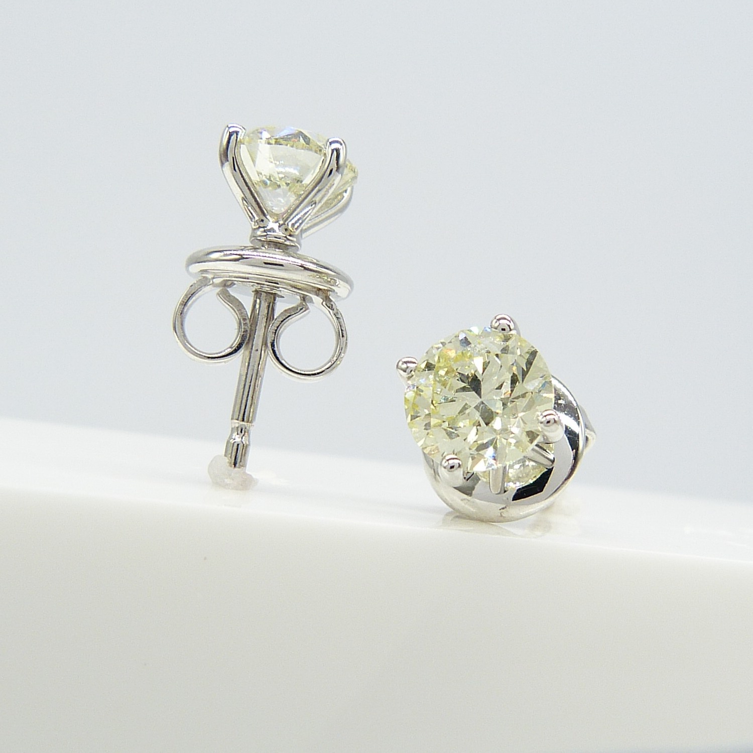 1.32 Carat Diamond Stud Earrings In 18ct White Gold, Certificated and Boxed - Image 7 of 8