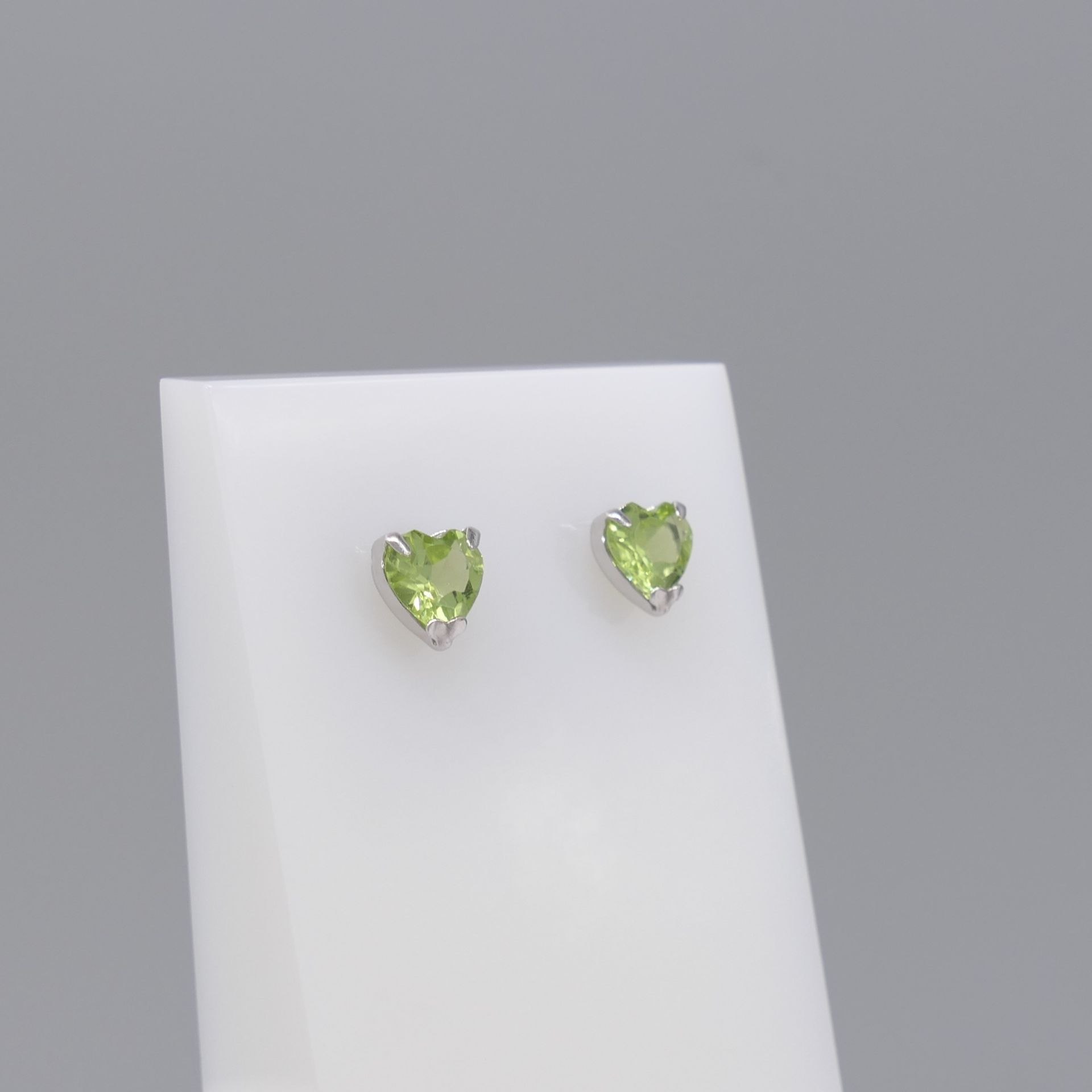 Heart-shaped Ear Studs Set With Peridot Gemstones, In 18ct White Gold, Boxed - Image 2 of 5