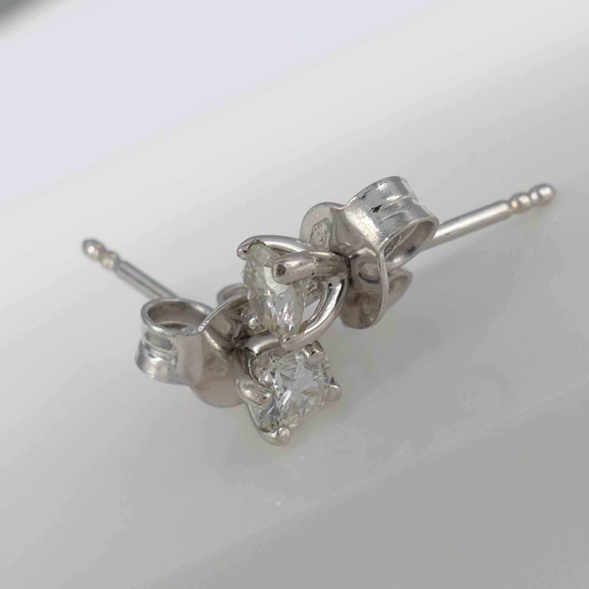 18ct White Gold 0.40 Carat Round Brilliant-cut Diamond Ear Studs - Image 6 of 6