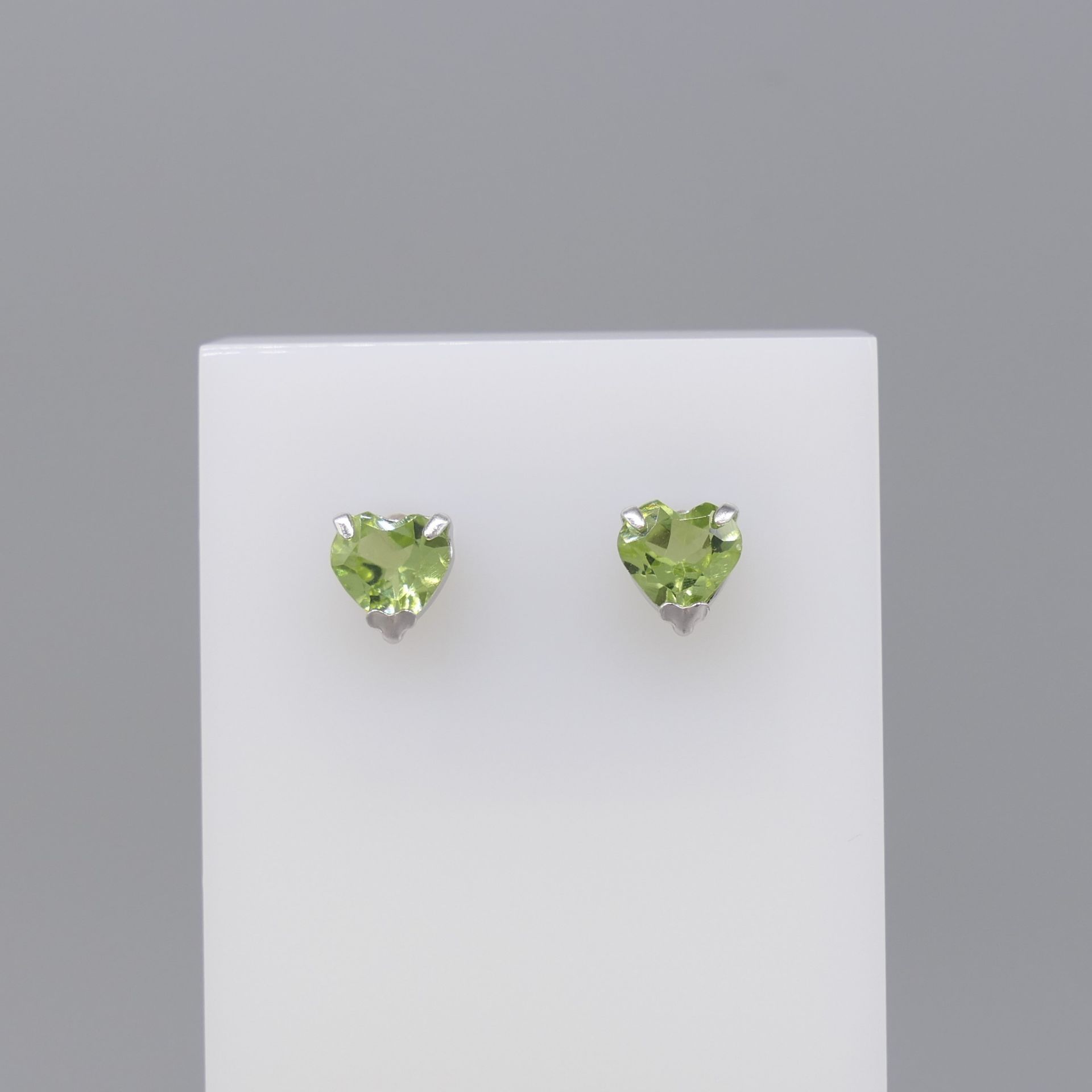 Heart-shaped Ear Studs Set With Peridot Gemstones, In 18ct White Gold, Boxed
