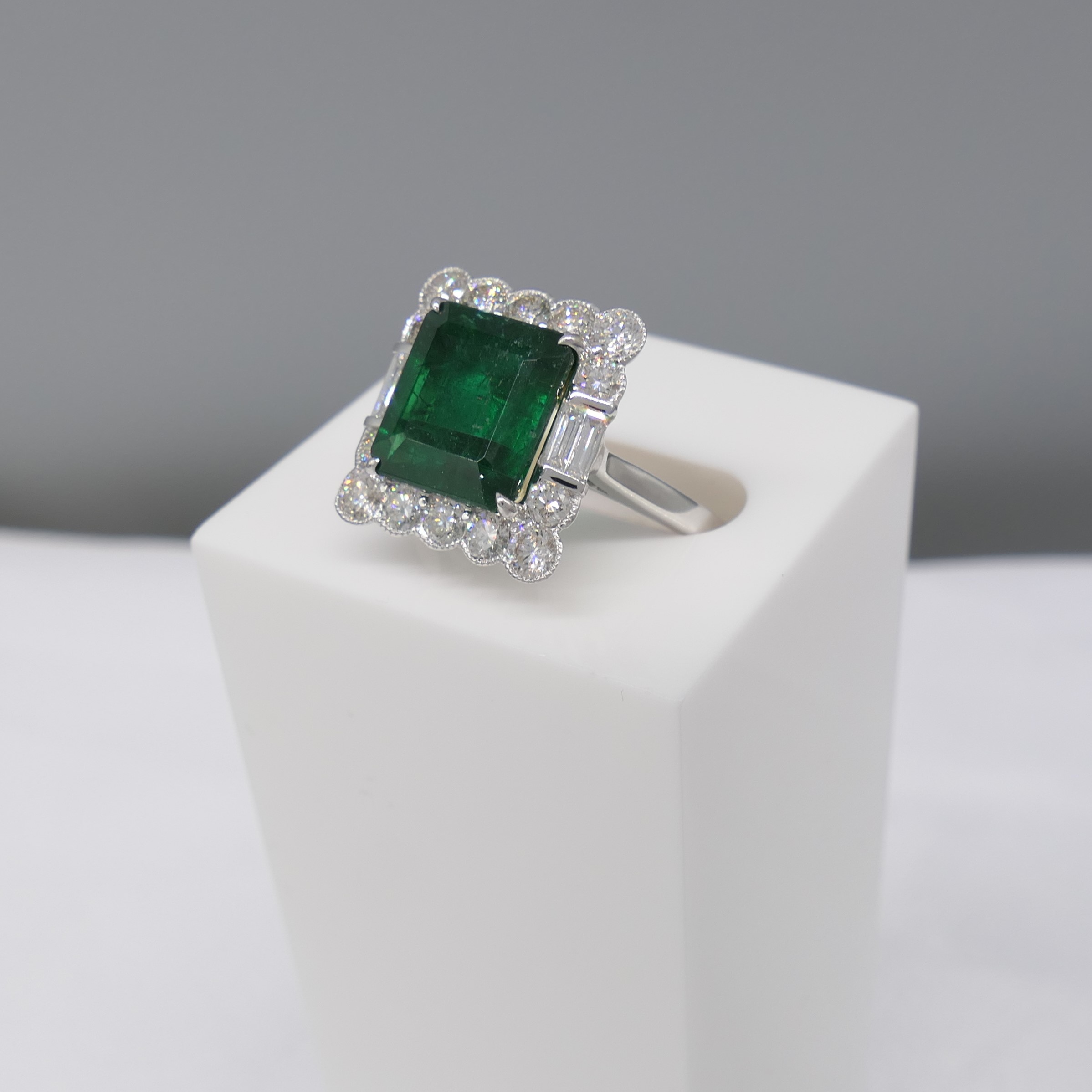 18ct White Gold Cocktail Ring Set With A Large Emerald and Diamonds