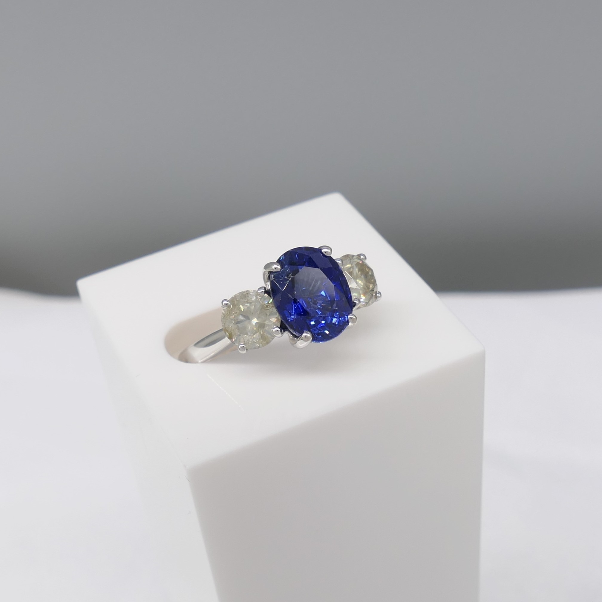 2.87 Carat Sapphire and 1.19 Carat Diamond Trilogy Ring In 18ct White Gold, With Certificate - Image 7 of 7