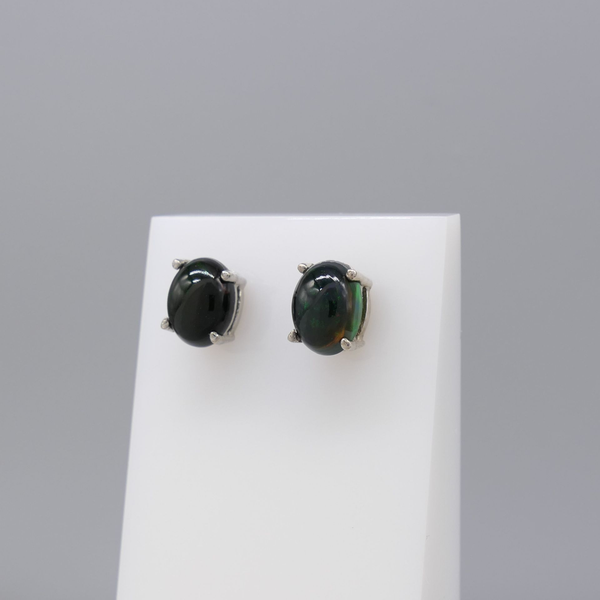 A Pair of Natural Cabochon Ethiopian Opal Ear Studs In Sterling Silver - Image 3 of 5