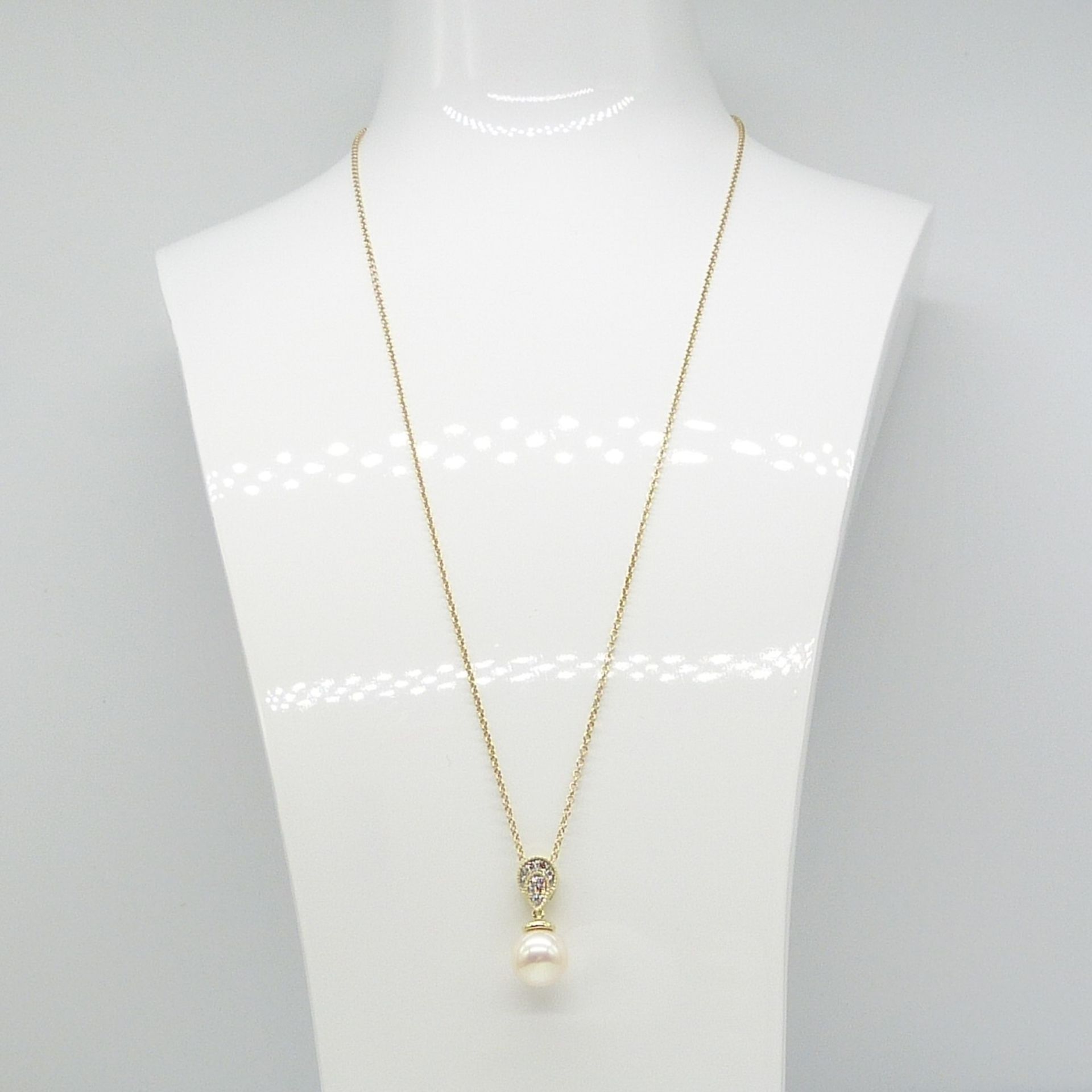 Classic Pearl and Diamond Tear Drop Pendant and Chain In 9ct Yellow Gold - Image 2 of 6