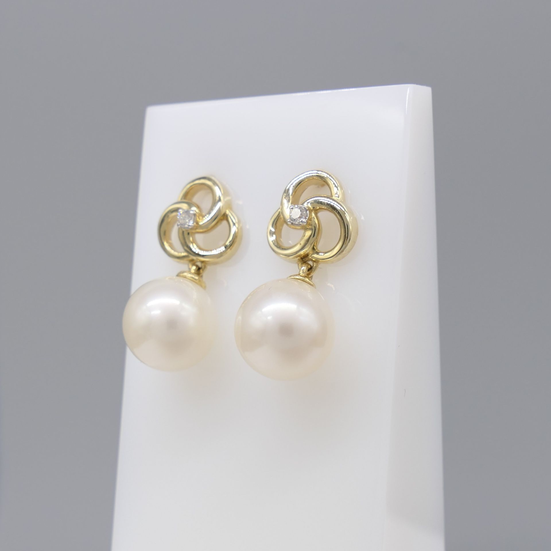 Freshwater Pearl and Diamond Pinwheel Droplet Earrings In 9ct Yellow Gold, Boxed - Image 5 of 5