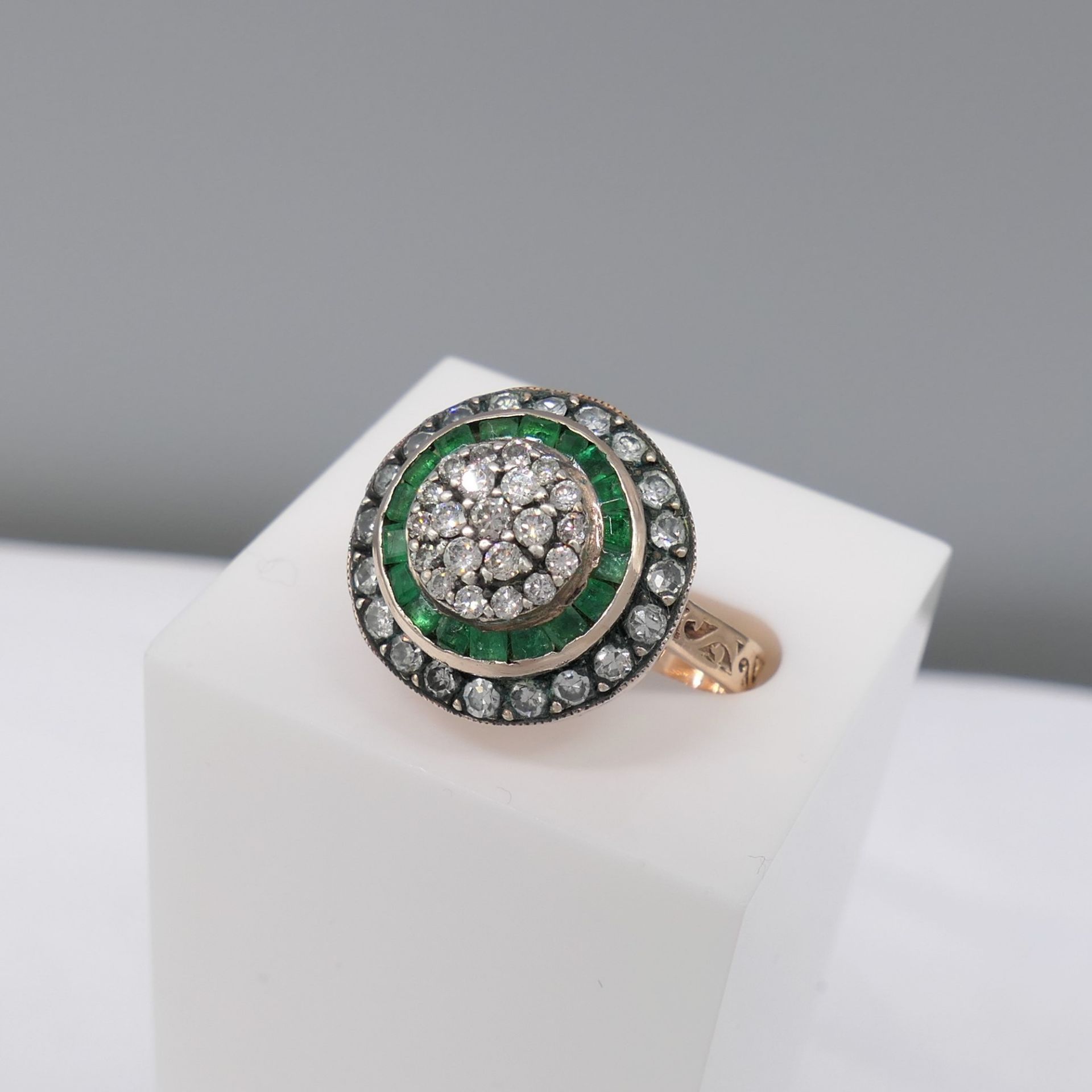 Vintage-style Target Ring Set With Diamonds and Emeralds In Rose Gold With Silver Top - Image 2 of 6