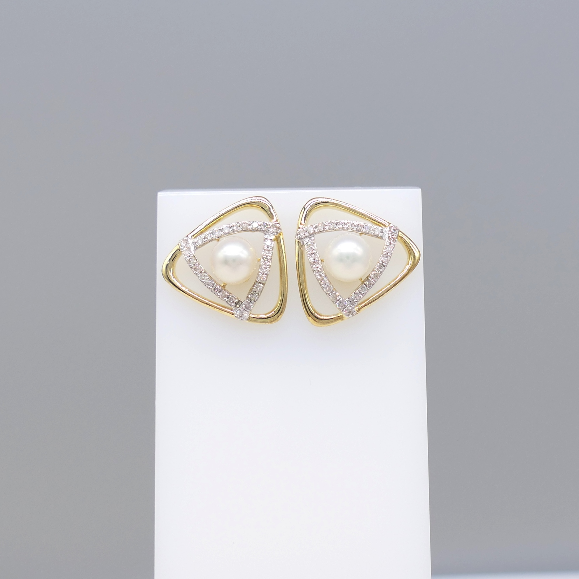 Pair of 9ct Yellow Gold Triangular Ear Studs Set With Cultured Pearls and Diamonds, Boxed - Image 3 of 5