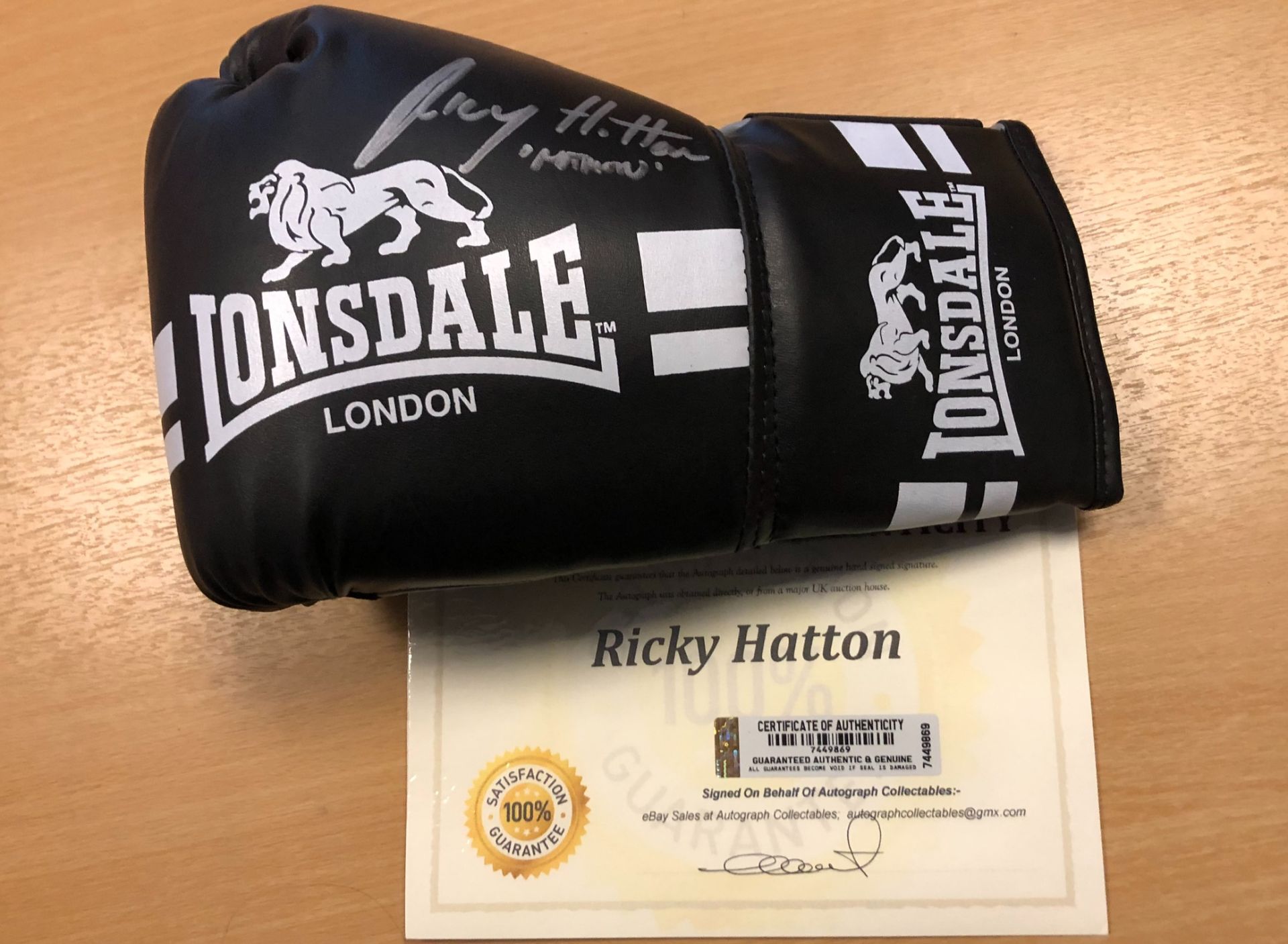 Ricky Hatton Signed Boxing Glove - Image 2 of 3