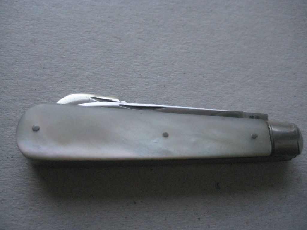 Rare Victorian Mother of Pearl Hafted Twin Bladed Folding Fruit Knife - Image 3 of 8