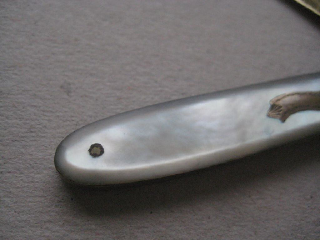 Rare George III Mother of Pearl Hafted Silver-Gilt Bladed Folding Fruit Knife - Image 3 of 10