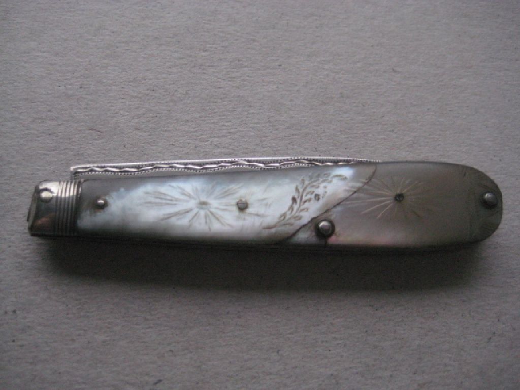 George III Mother of Pearl Hafted Twin Bladed Silver Bladed Folding Fruit Knife - Image 8 of 8