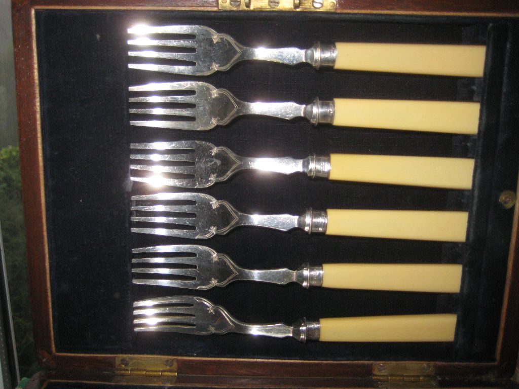 Vintage Set of 12 Piece Fish Servers Knives and Forks In Original Case - Image 2 of 9