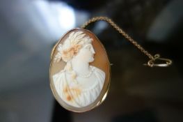 Vintage Cameo Set In Solid 9ct Yellow Gold....