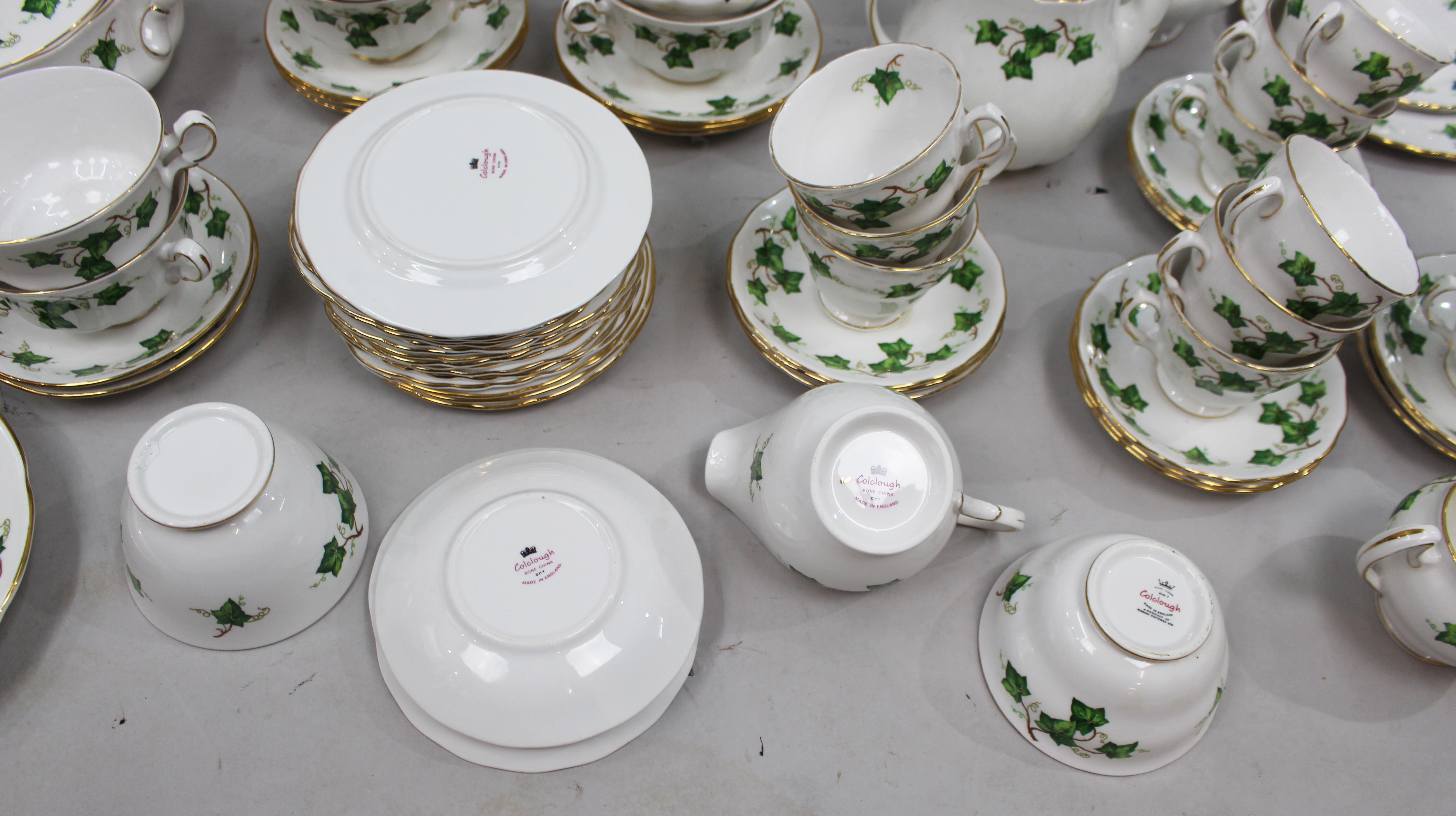 Large Colclough Ivy Pattern Dinner Tea Service - Image 2 of 2