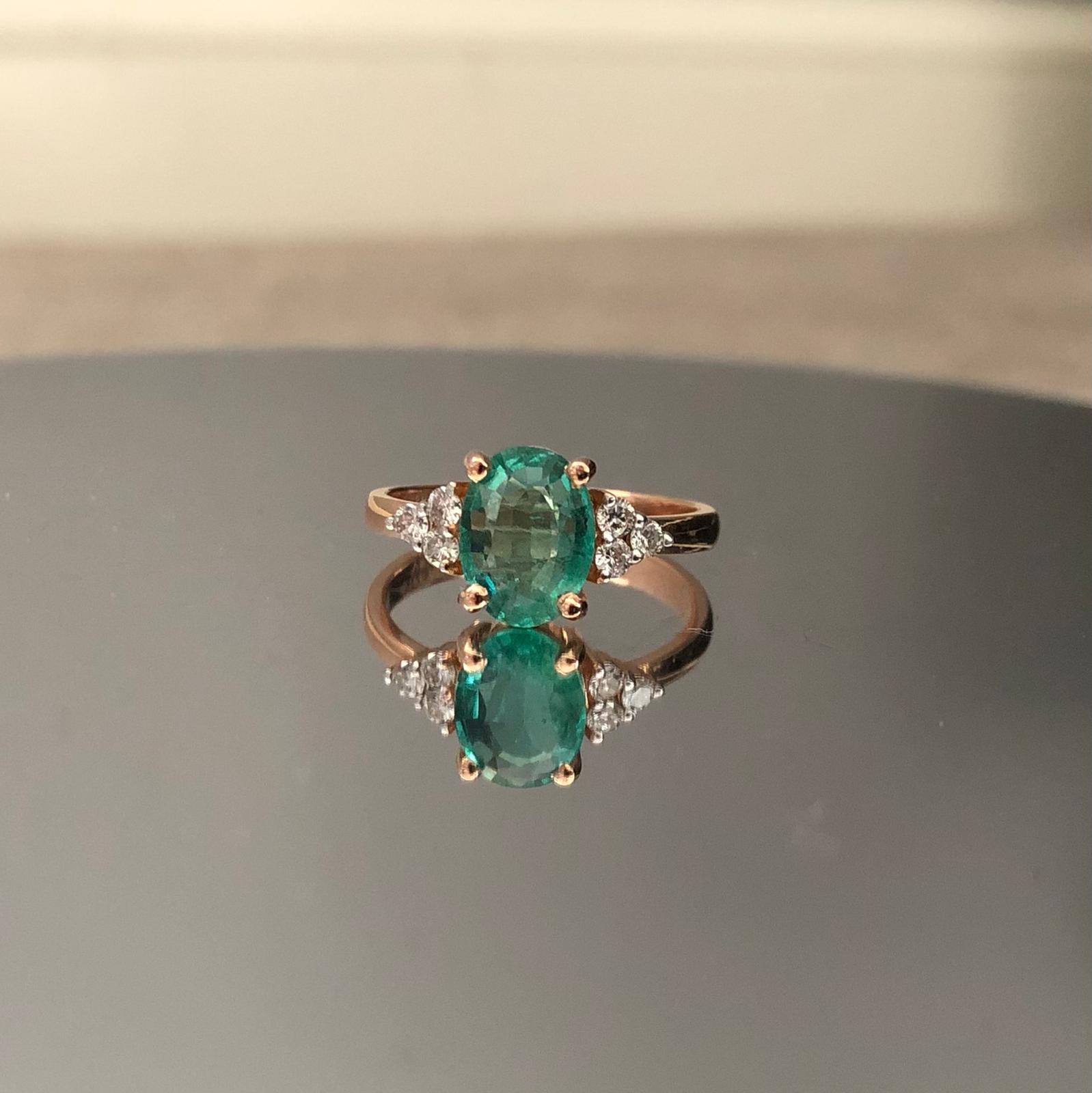 Beautiful 1.83 Carat Natural Emerald Ring With Natural Diamonds and 18k Gold - Image 4 of 5