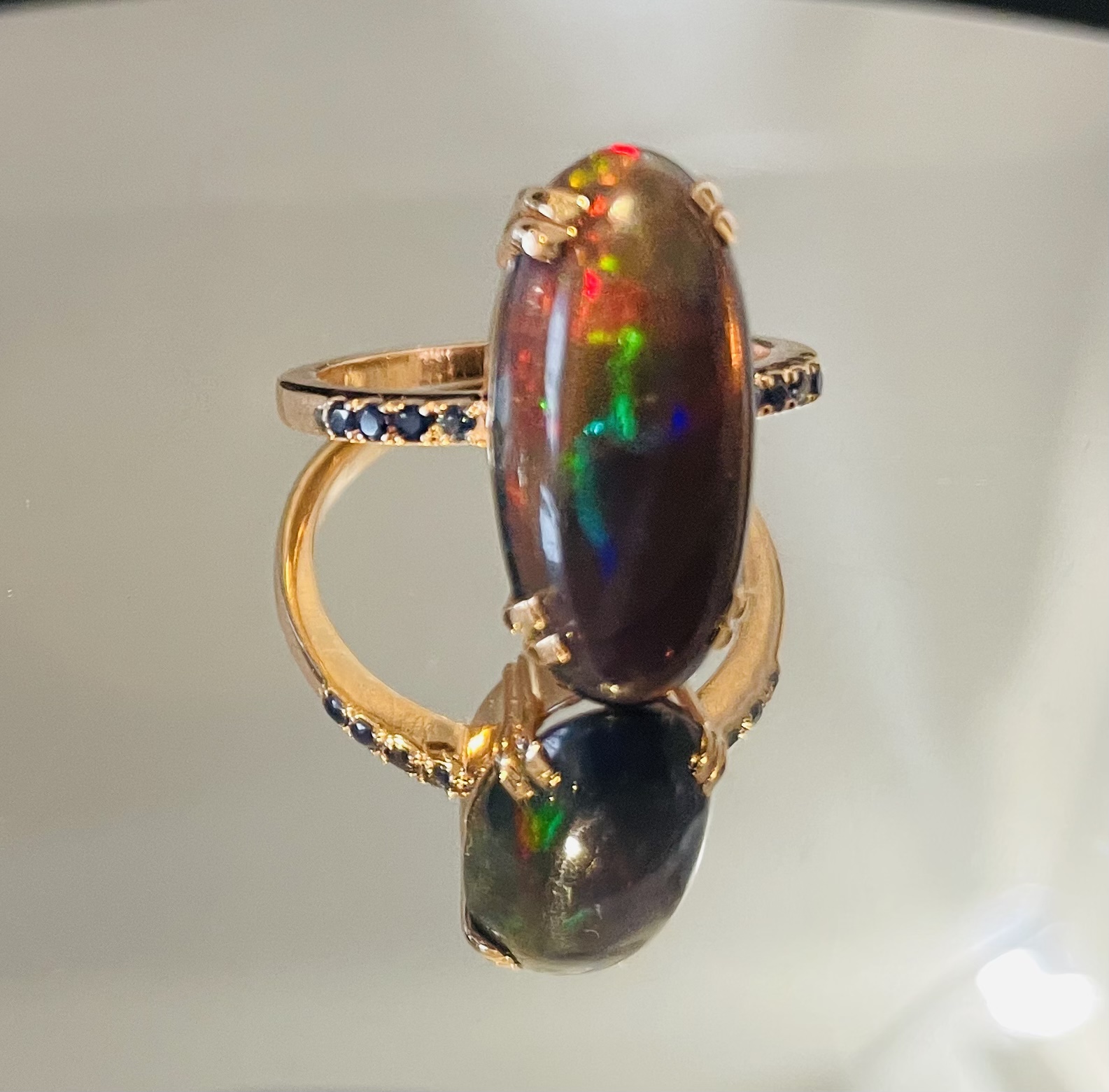 Beautiful Natural Black Opal Ring With Natural Blue Sapphire and 18k Gold - Image 5 of 5