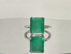 Beautiful 7.19CT Natural Emerald With Natural Diamonds & 18k White Gold