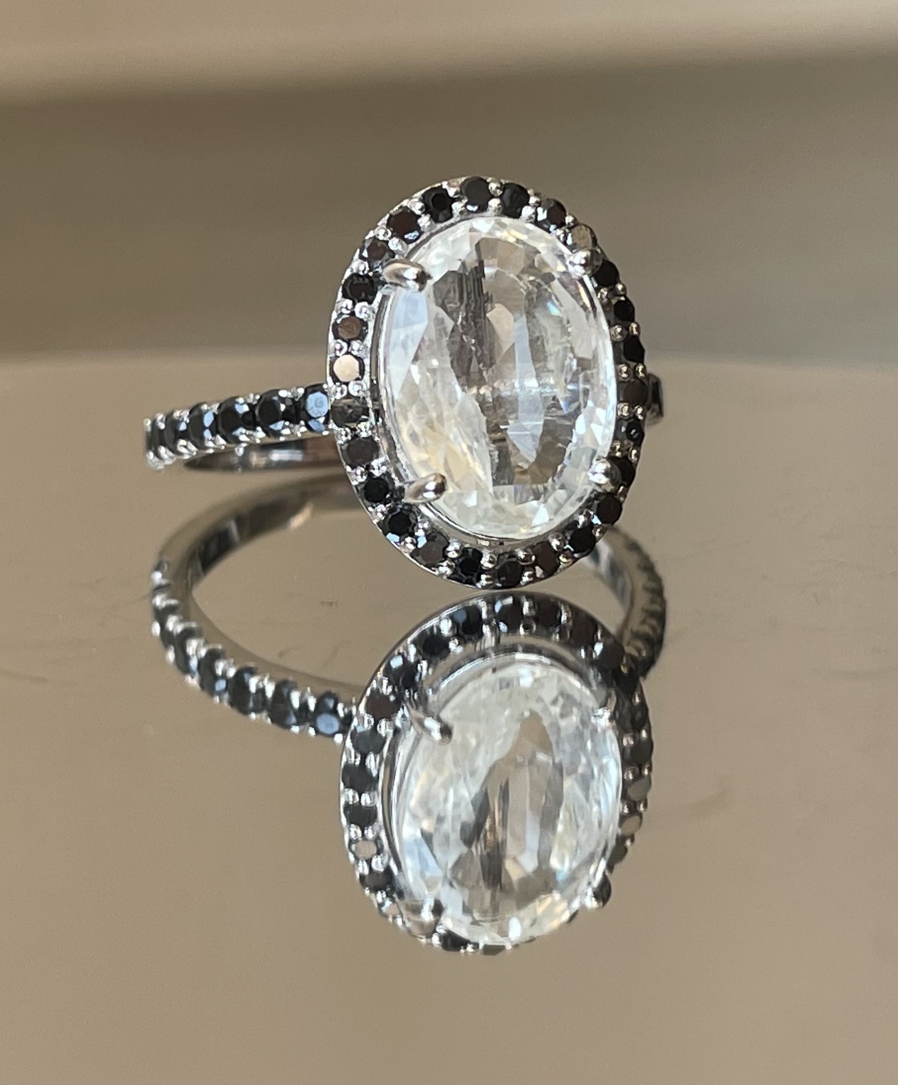 Beautiful 3.56CT Natural Ceylon White Sapphire W Natural Diamonds & 18kGold - Image 8 of 10