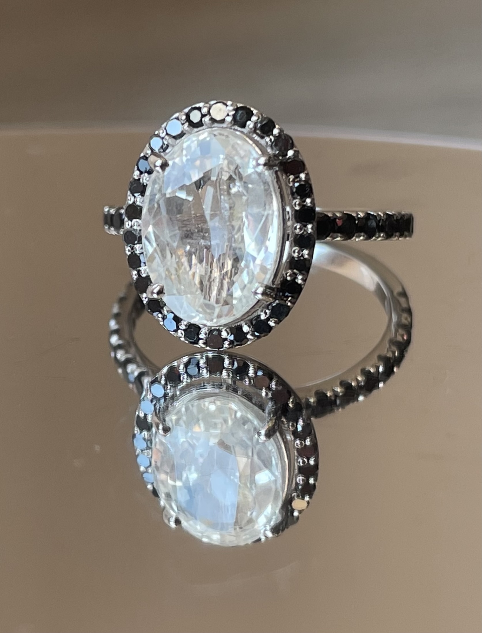 Beautiful 3.56CT Natural Ceylon White Sapphire W Natural Diamonds & 18kGold - Image 7 of 10