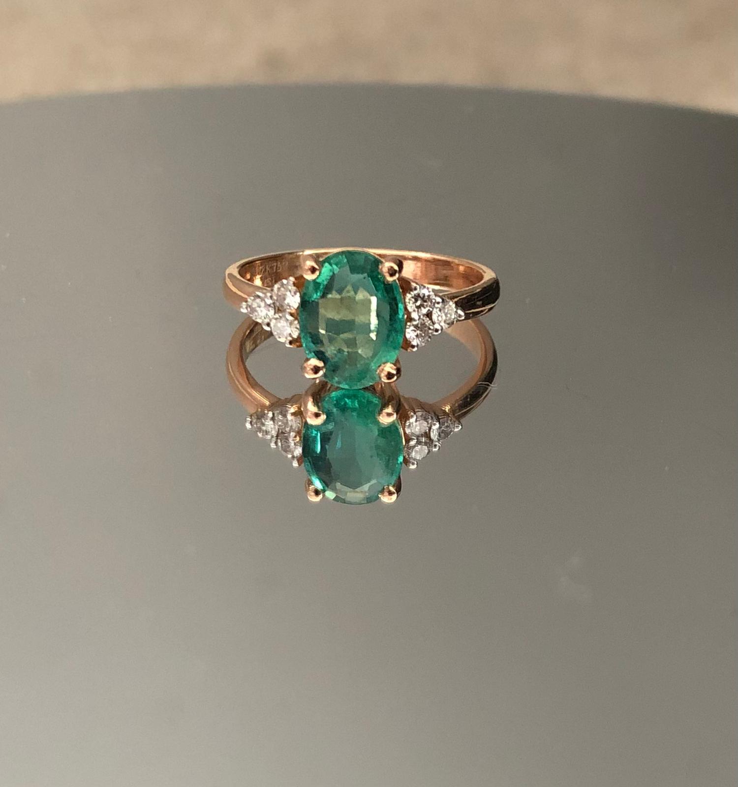 Beautiful 1.83 Carat Natural Emerald Ring With Natural Diamonds and 18k Gold - Image 3 of 5