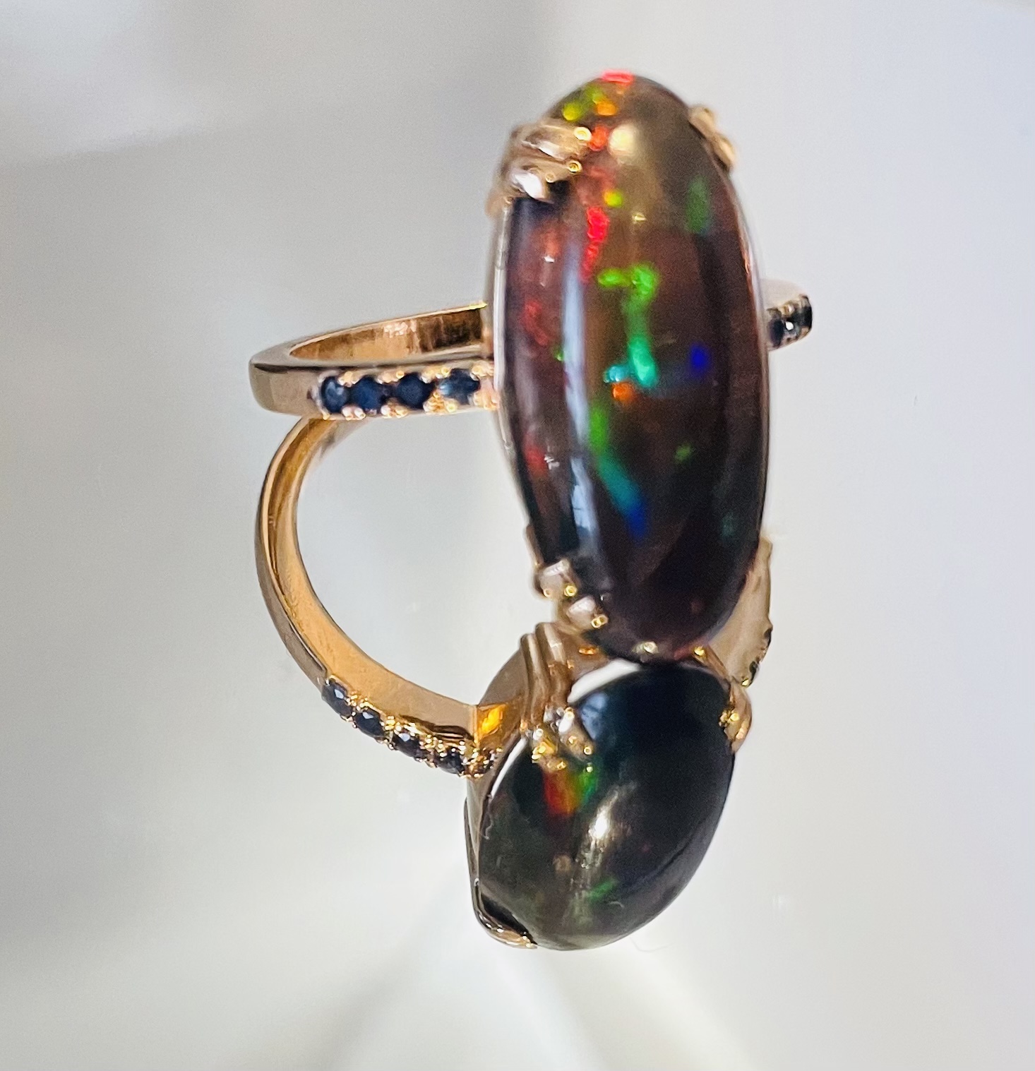 Beautiful Natural Black Opal Ring With Natural Blue Sapphire and 18k Gold - Image 2 of 5