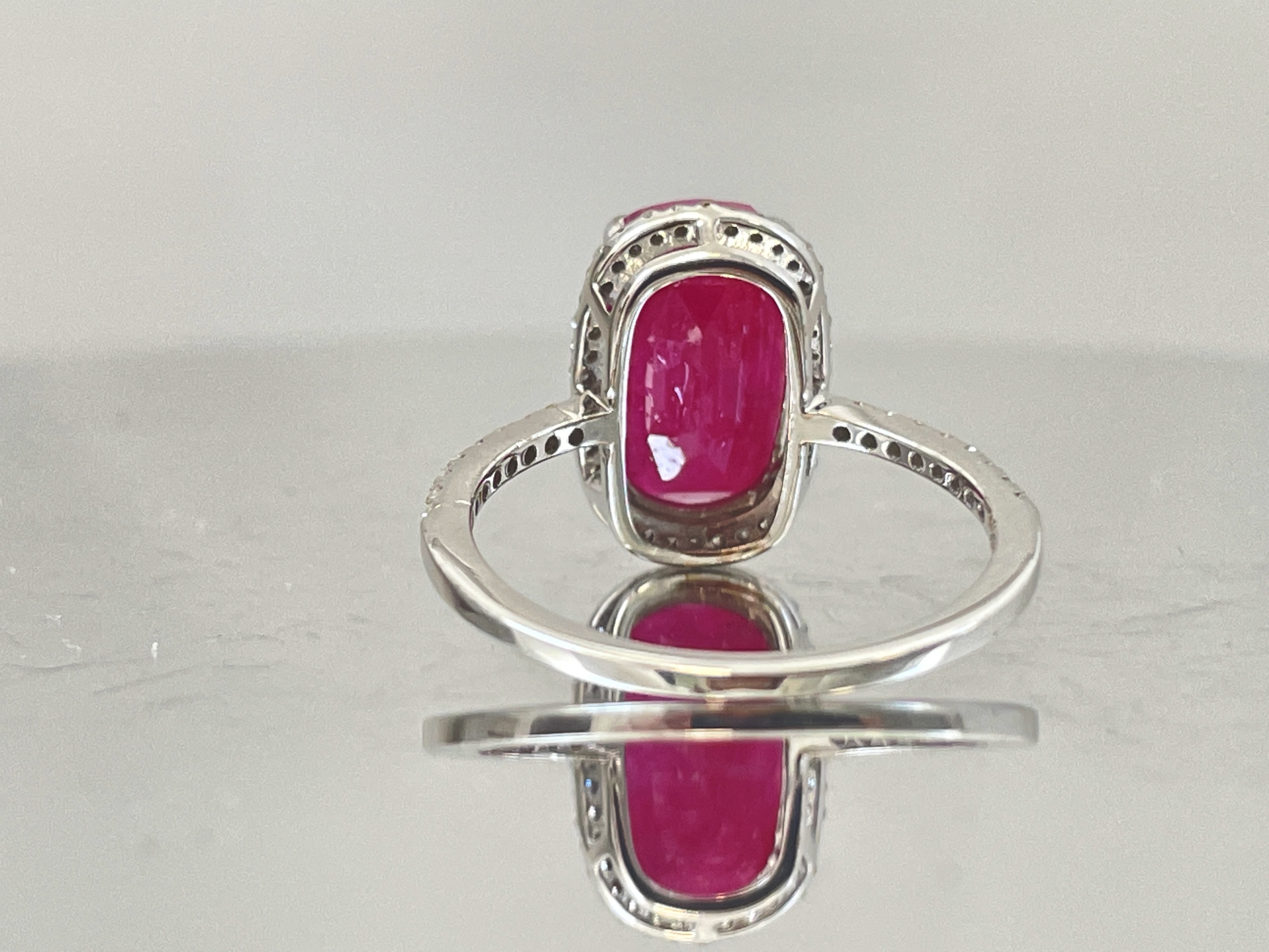 Natural Burma Ruby4.12 Ct With Natural Diamonds & 18kGold - Image 5 of 6