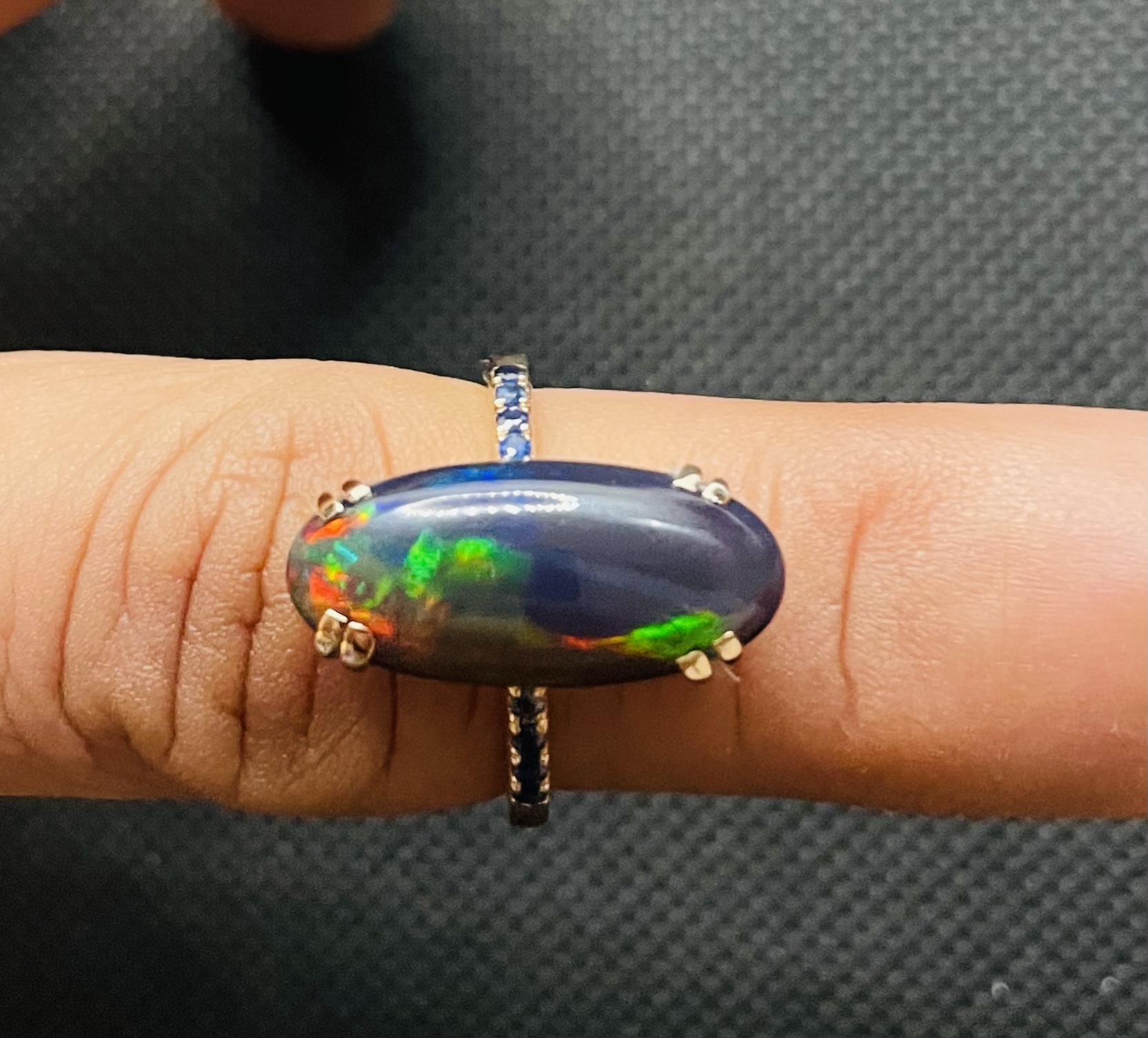 Beautiful Natural Black Opal Ring With Natural Blue Sapphire and 18k Gold - Image 3 of 5
