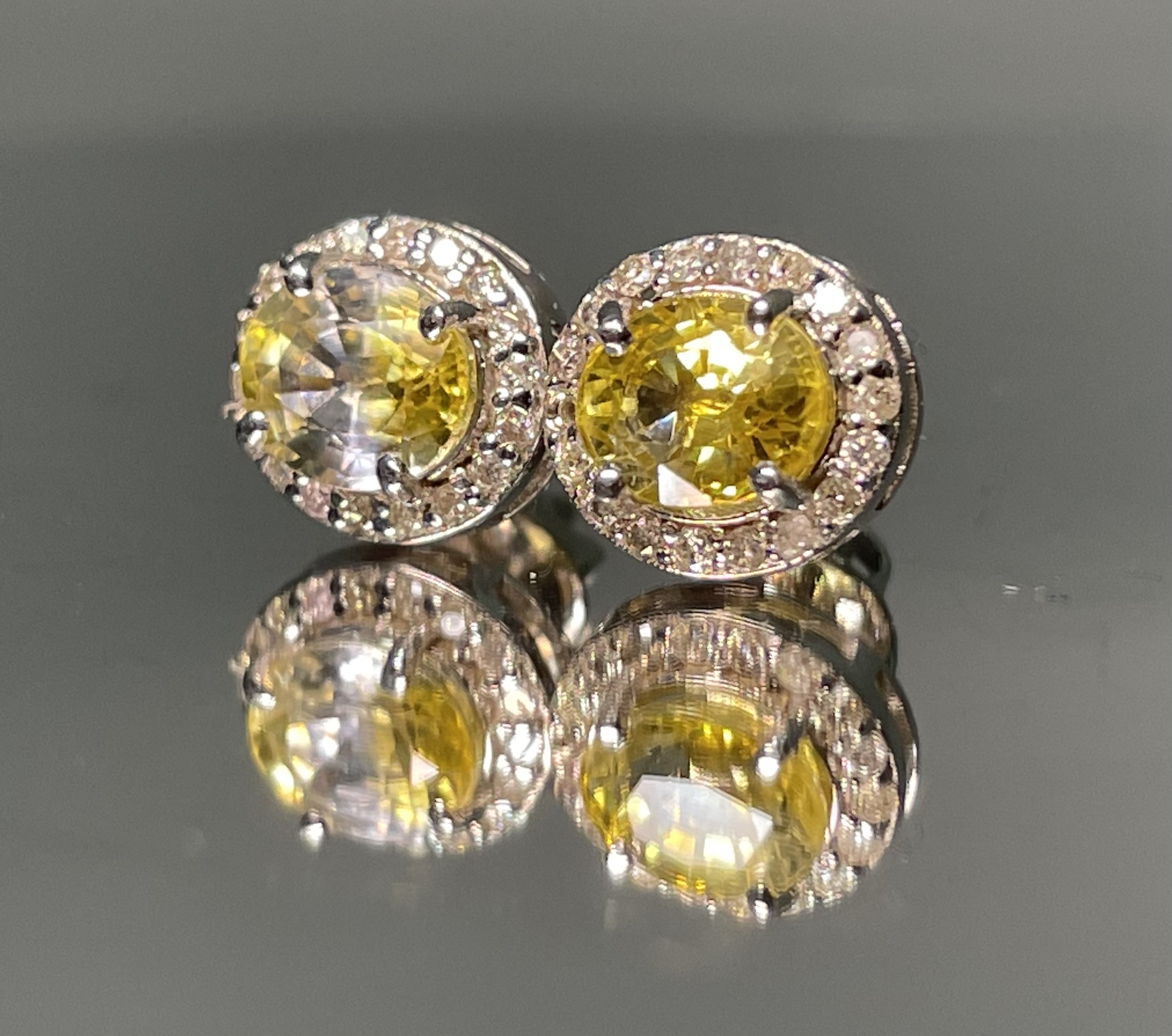 Beautiful Natural Unheated Yellow Sapphire Earrings With Diamonds and 18k Gold - Image 3 of 10