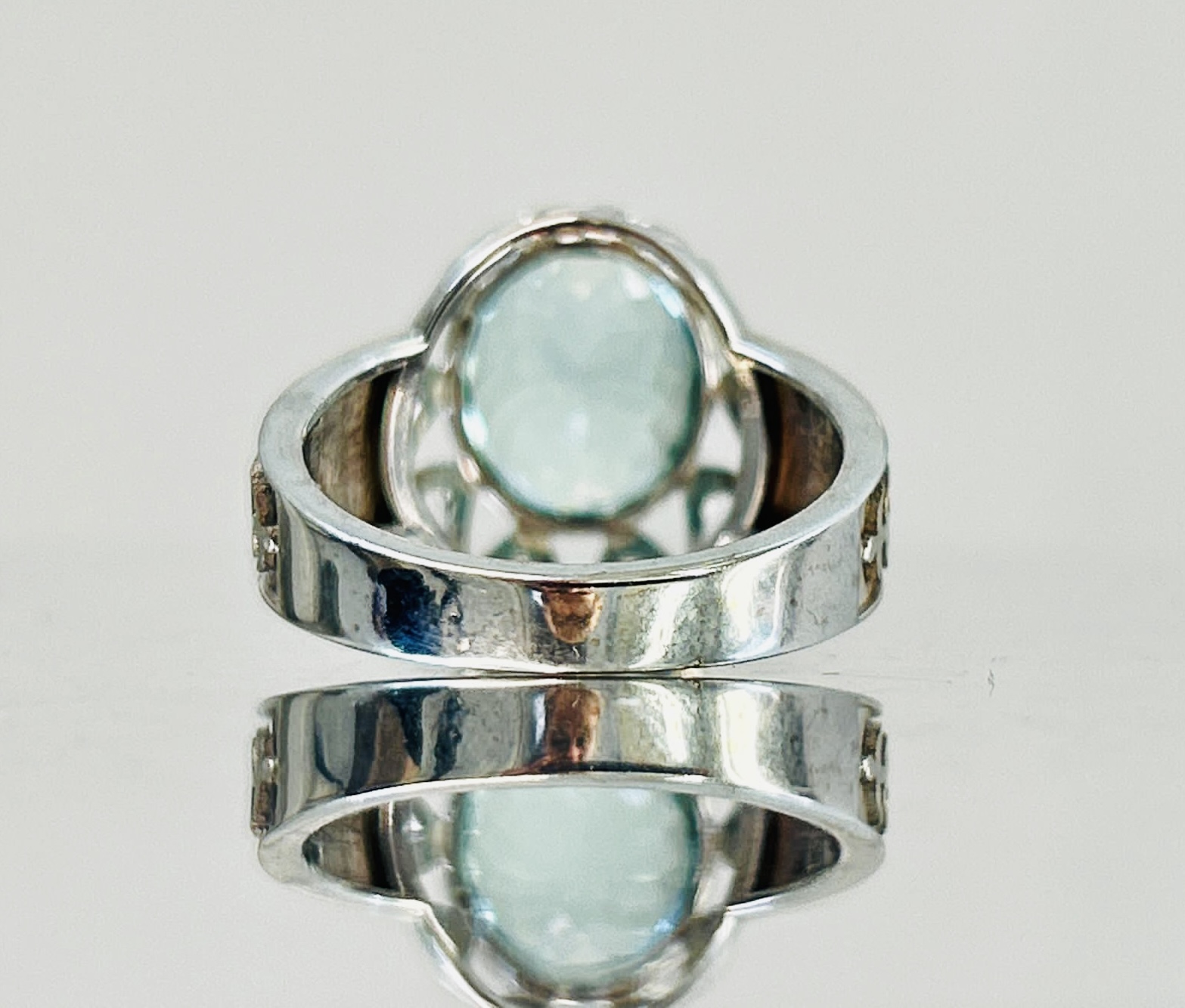 Beautiful Natural Flawless 4.58 CT Aquamarine Ring With Diamonds and 18k Gold - Image 5 of 5