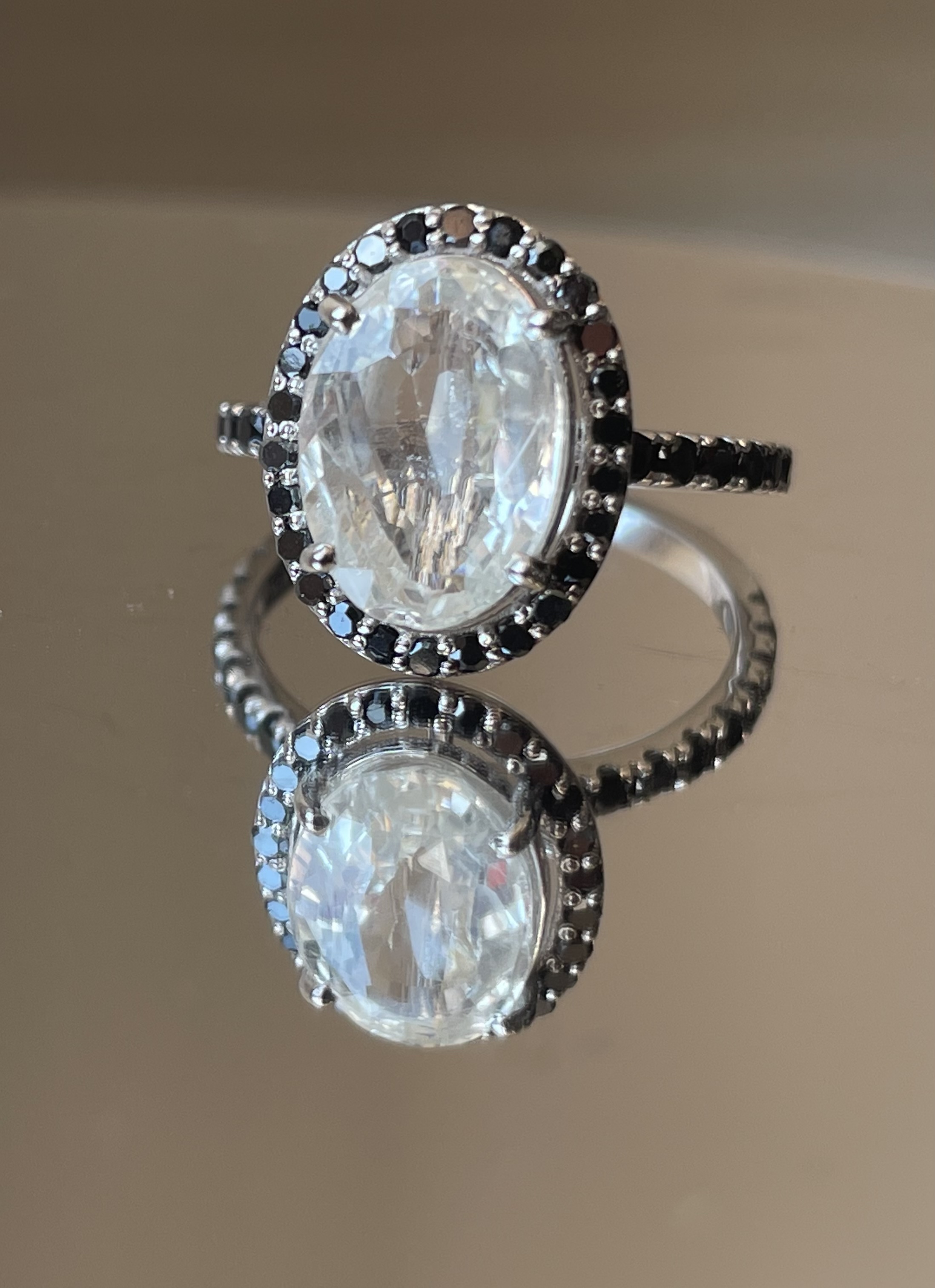 Beautiful 3.56CT Natural Ceylon White Sapphire W Natural Diamonds & 18kGold - Image 2 of 10