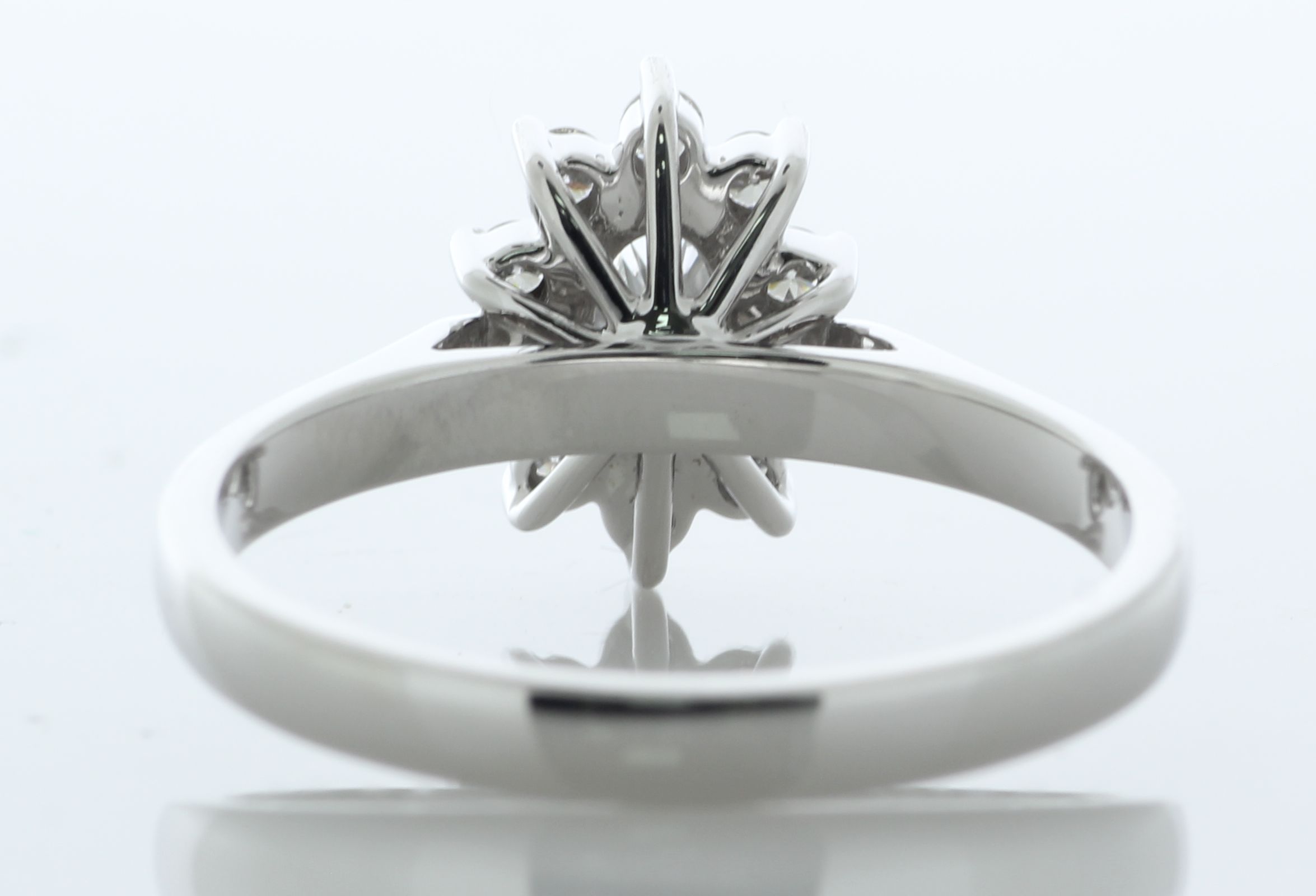 18ct White Gold Oval Cluster Diamond Ring (0.41) 0.61 Carats - Image 4 of 4