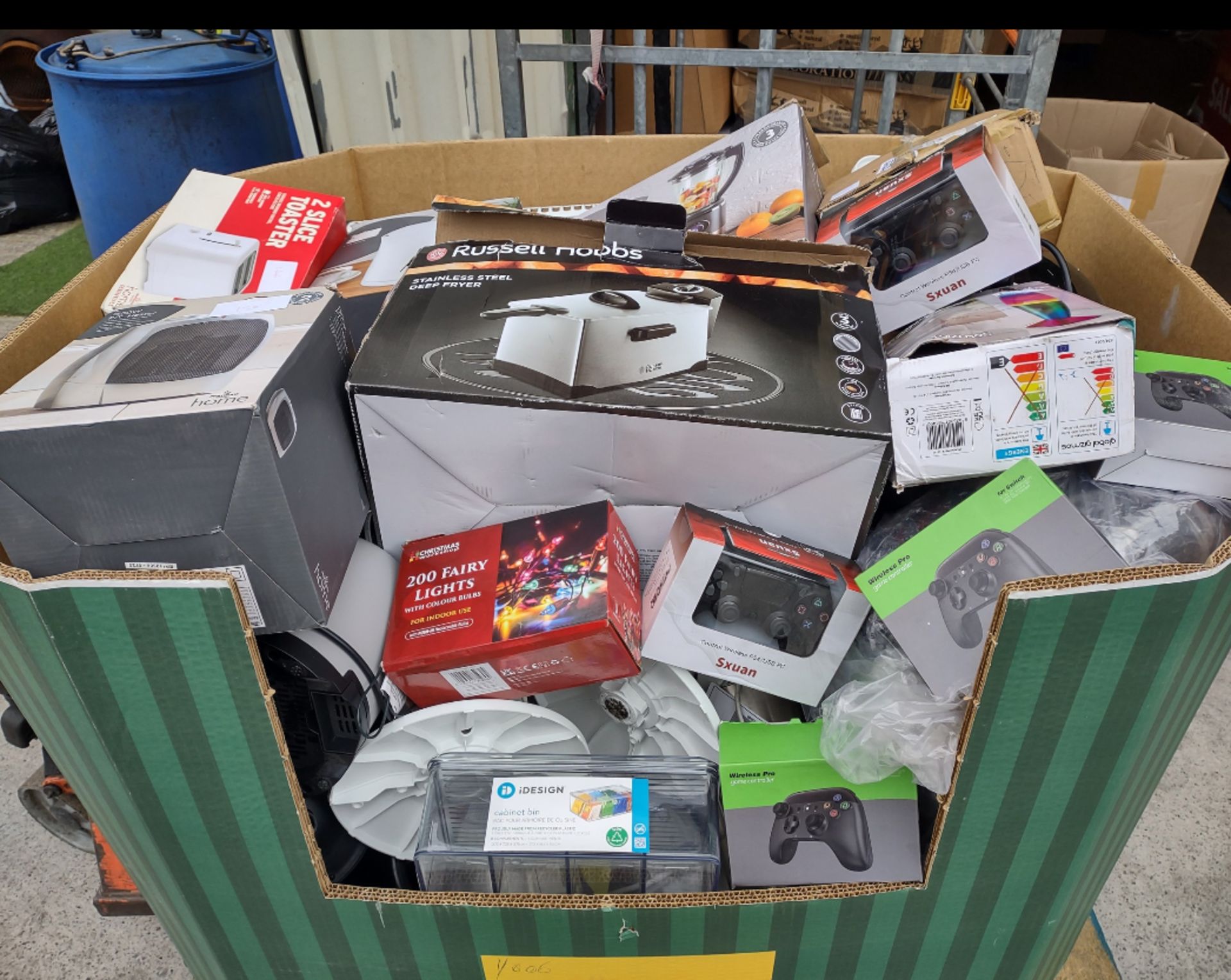 Pallet of Assorted Electrical/Tech/Homewares. Approx. RRP £2000