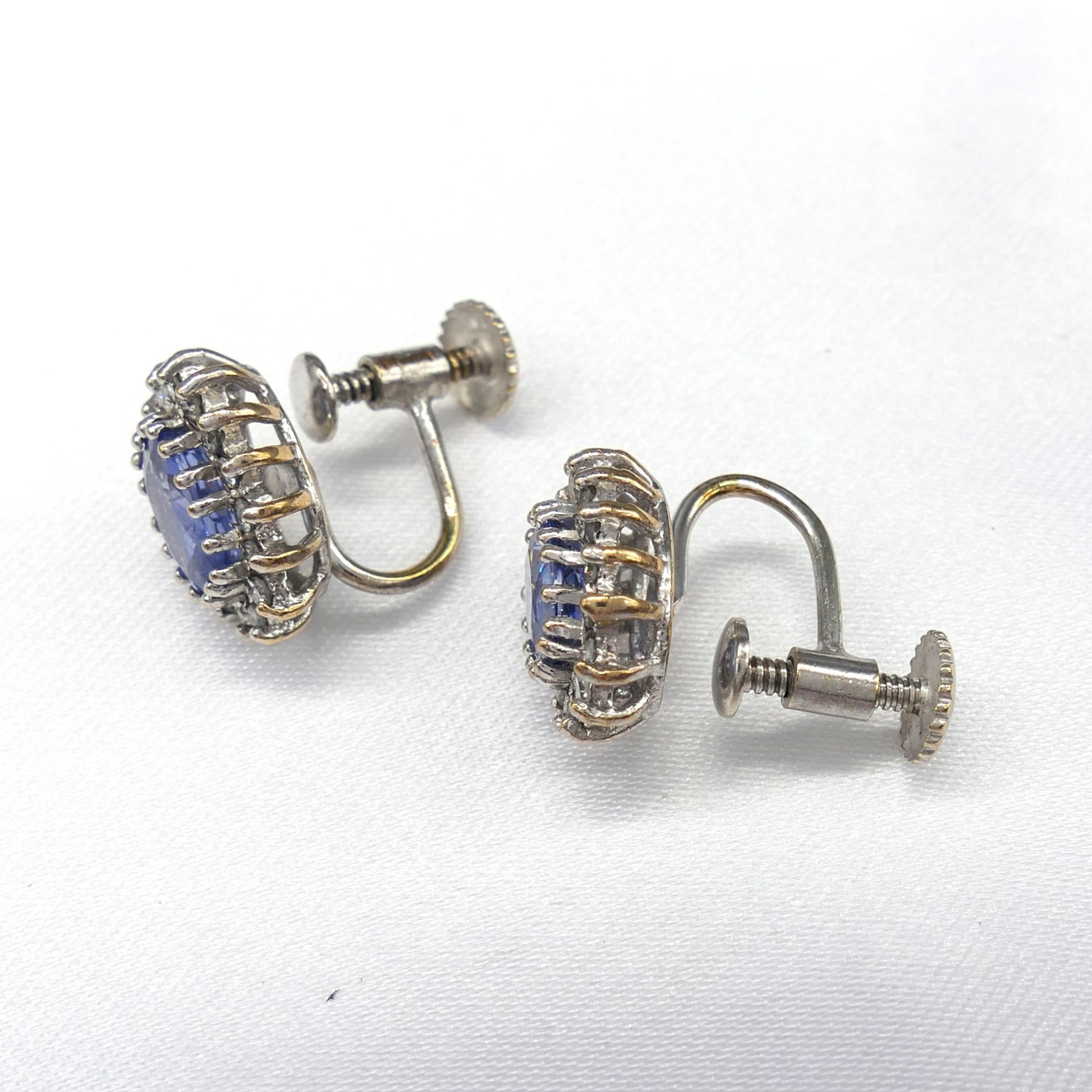 Vintage Pair of Cornflower Blue Sapphire and Diamond Ear Studs With Screw Back Clip On Fittings - Image 7 of 7