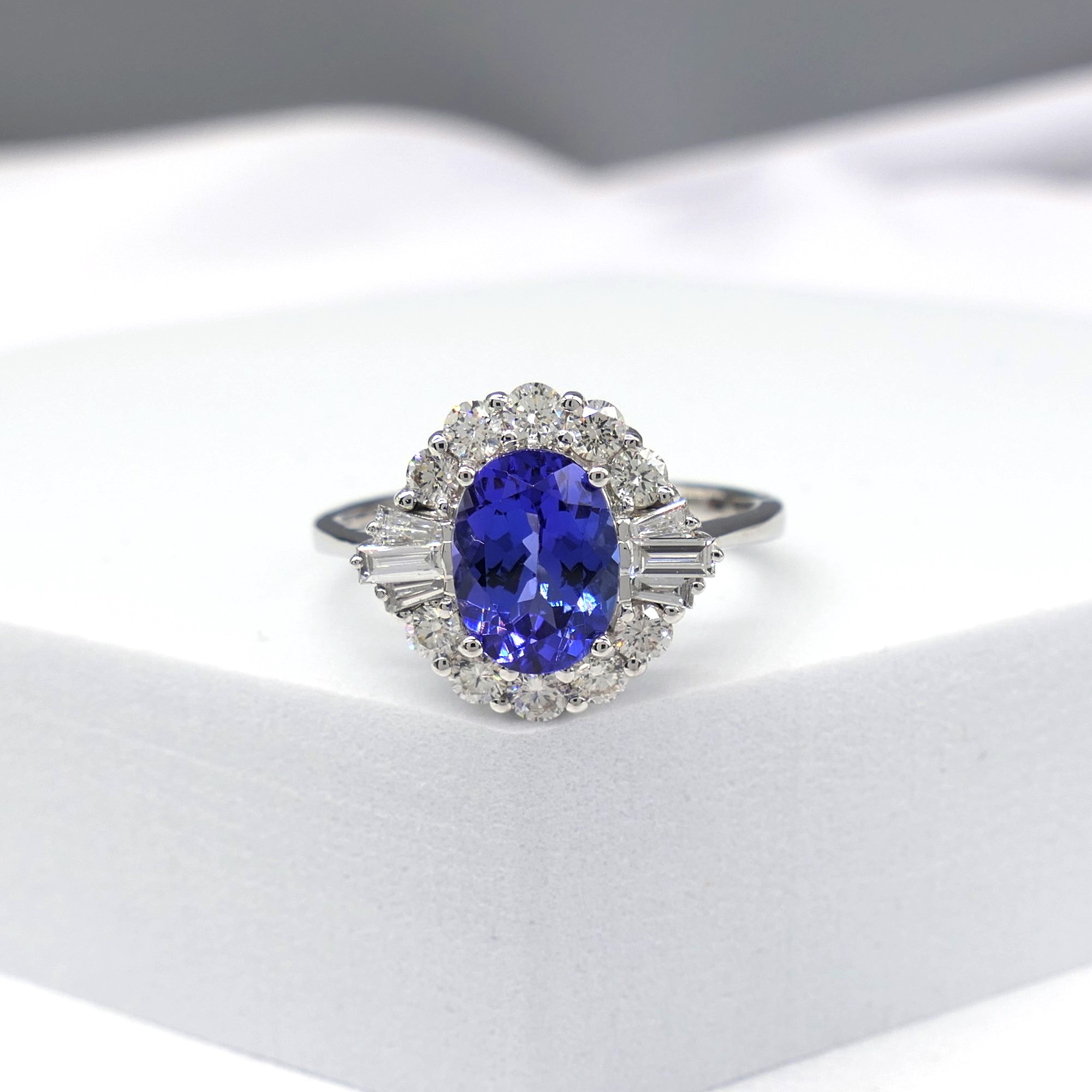 Stylish 1.37 Carat Tanzanite and 0.57 Carat Diamond Cluster Ring In 18ct White Gold - Image 7 of 7
