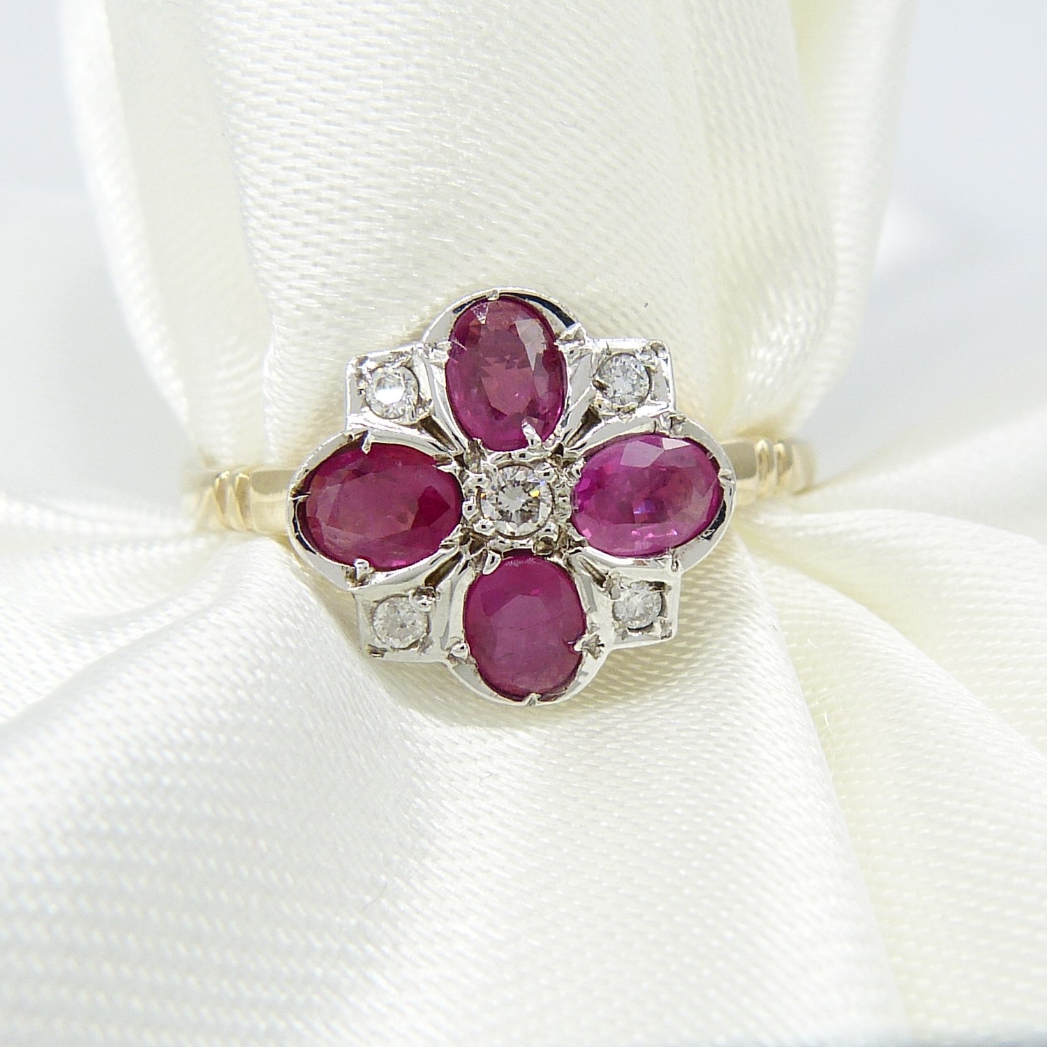 Yellow and White Gold Vintage-Style Ring Set With Rubies and Diamonds - Image 6 of 6