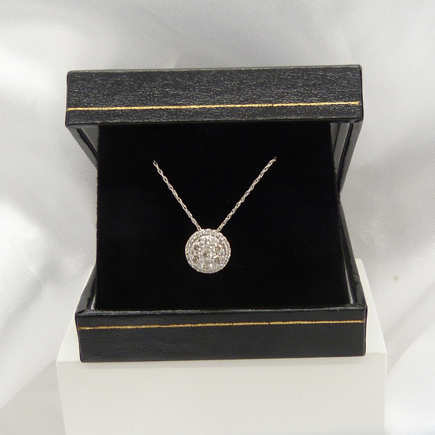 White Gold 0.50 Carat Diamond Cluster Necklace With Gift Box - Image 6 of 6