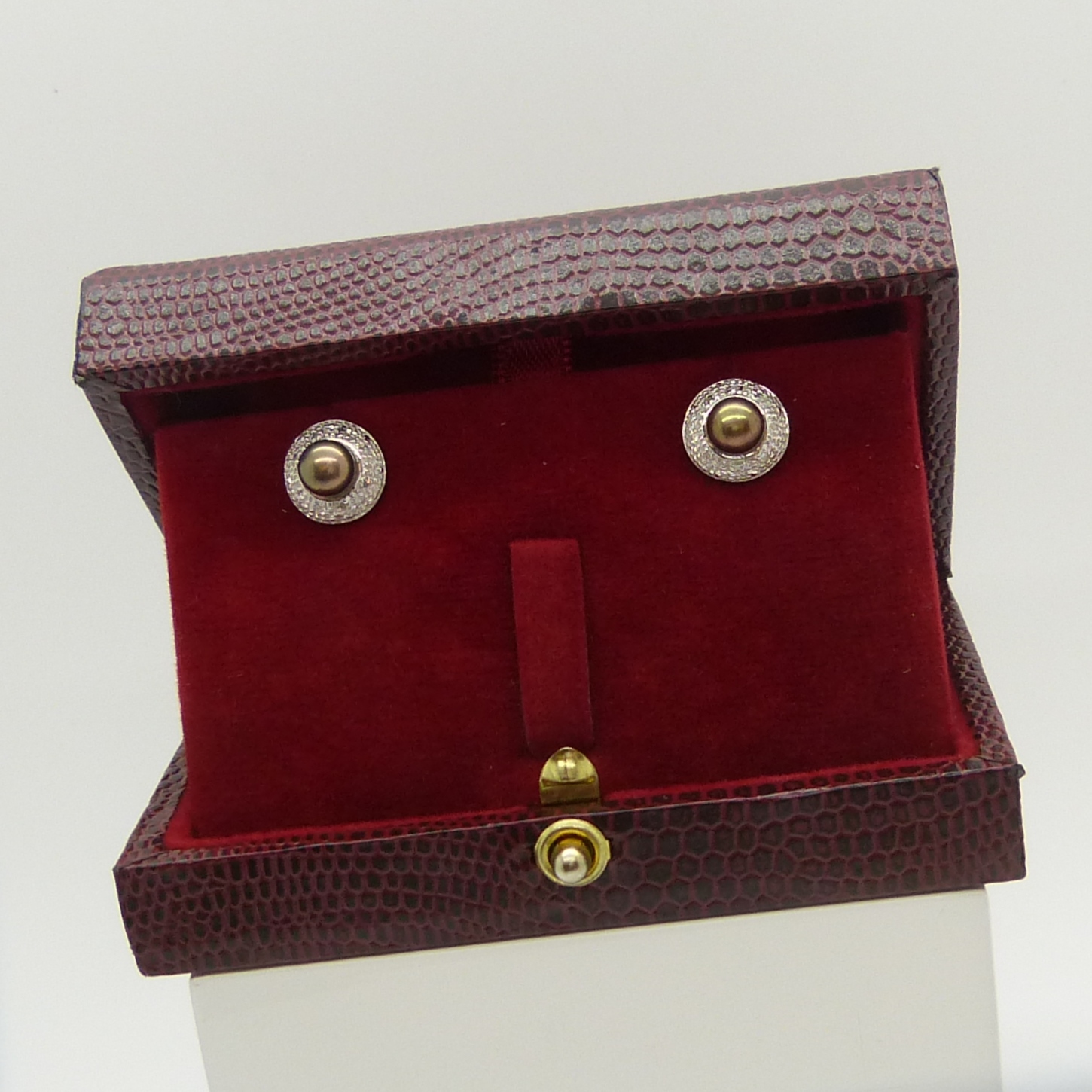 Acorn Style Black Pearl, Diamond and Yellow Gold Ear Studs With Gift Box - Image 2 of 7