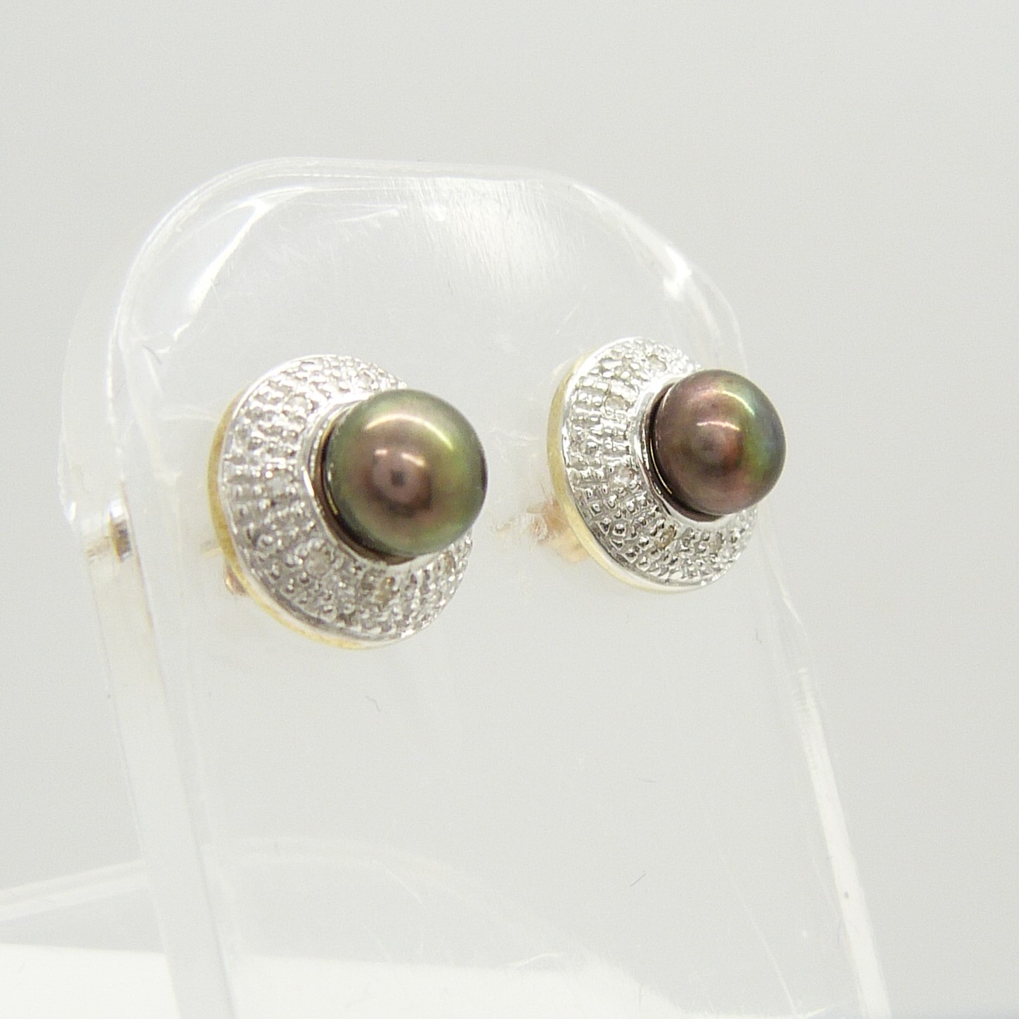 Acorn Style Black Pearl, Diamond and Yellow Gold Ear Studs With Gift Box - Image 7 of 7