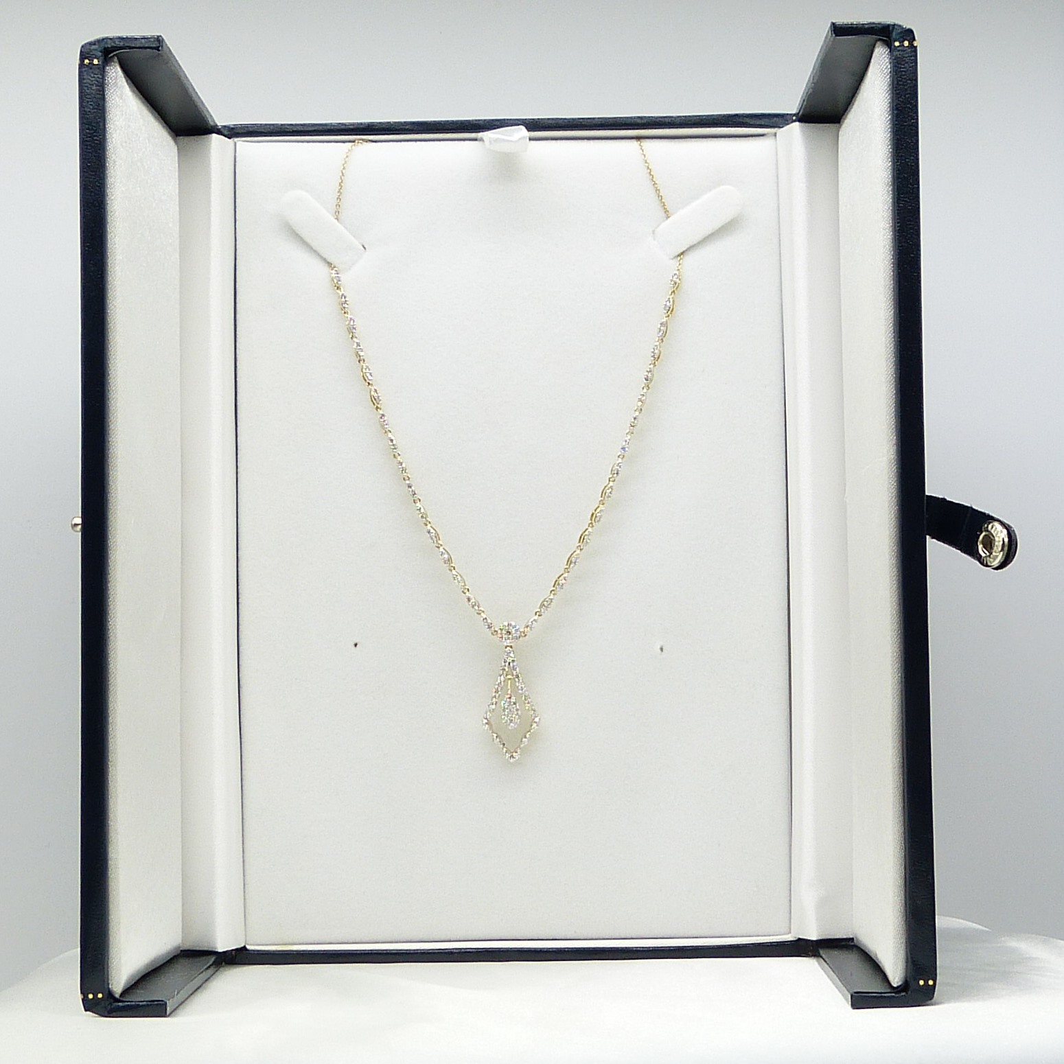 Exquisite Continental-Style Ornate 1.80 Carat Diamond-Set Necklace In 9ct Yellow Gold - Image 4 of 6