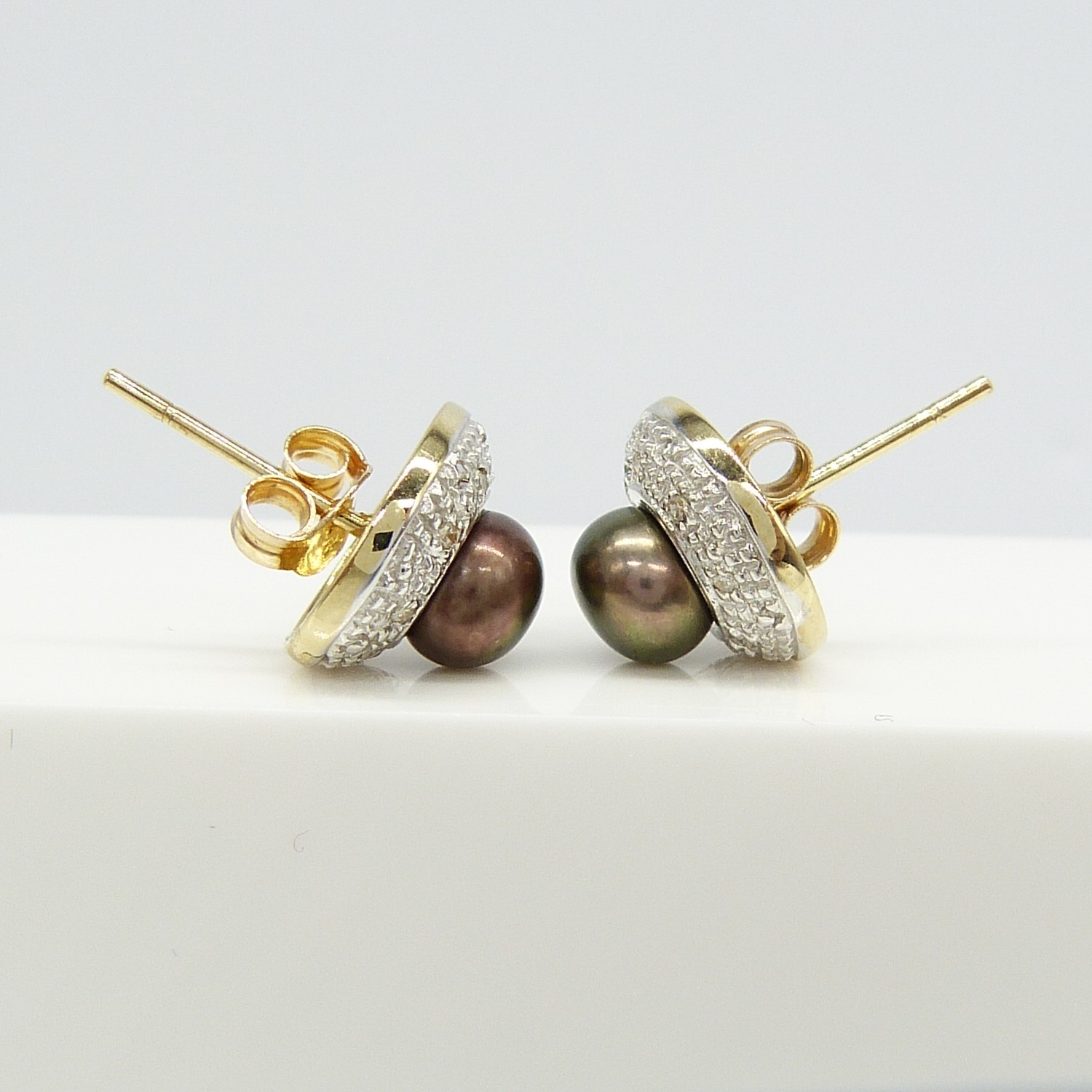 Acorn Style Black Pearl, Diamond and Yellow Gold Ear Studs With Gift Box - Image 5 of 7
