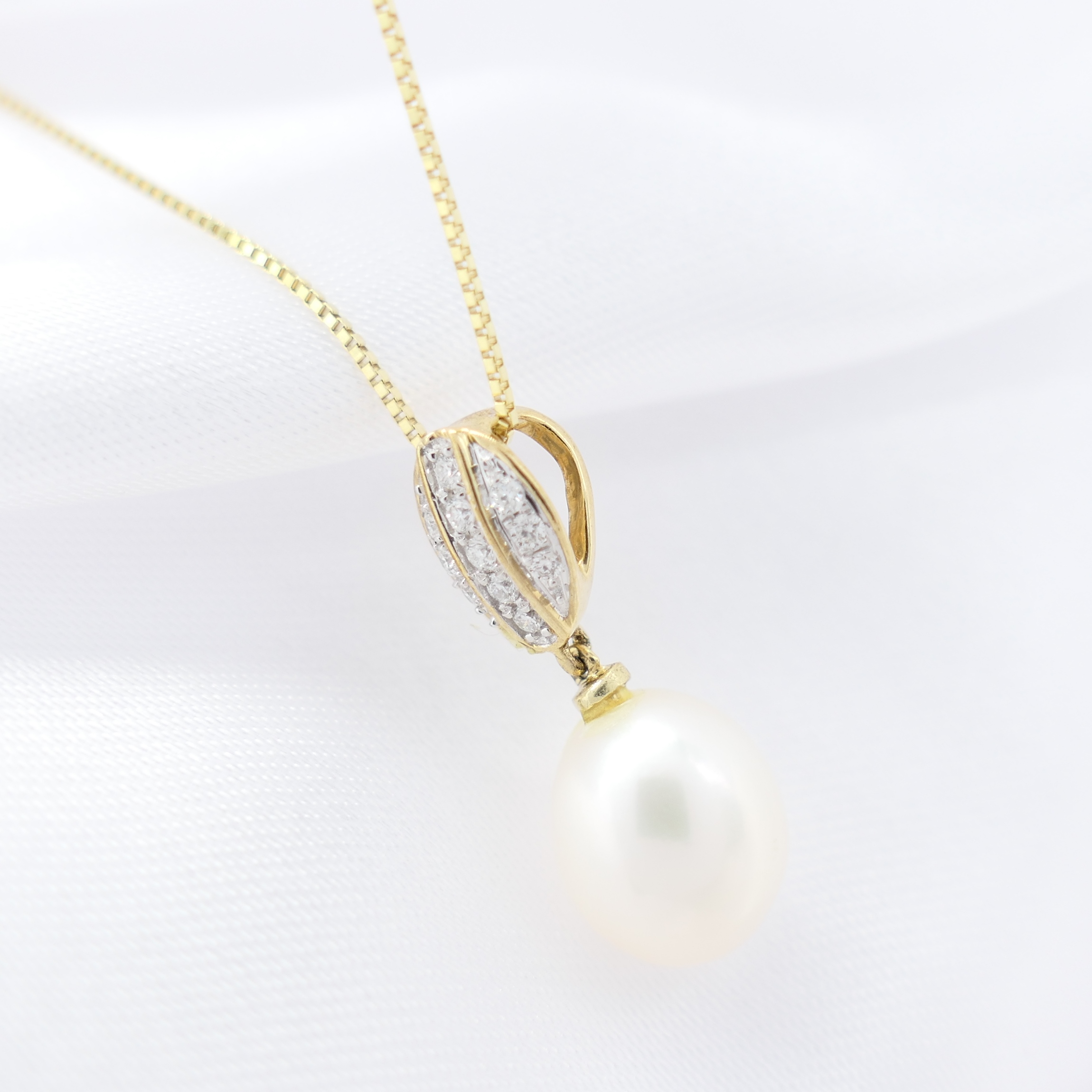 Cultured Pearl and Diamond Dress Necklace In Yellow Gold, Boxed - Image 3 of 6