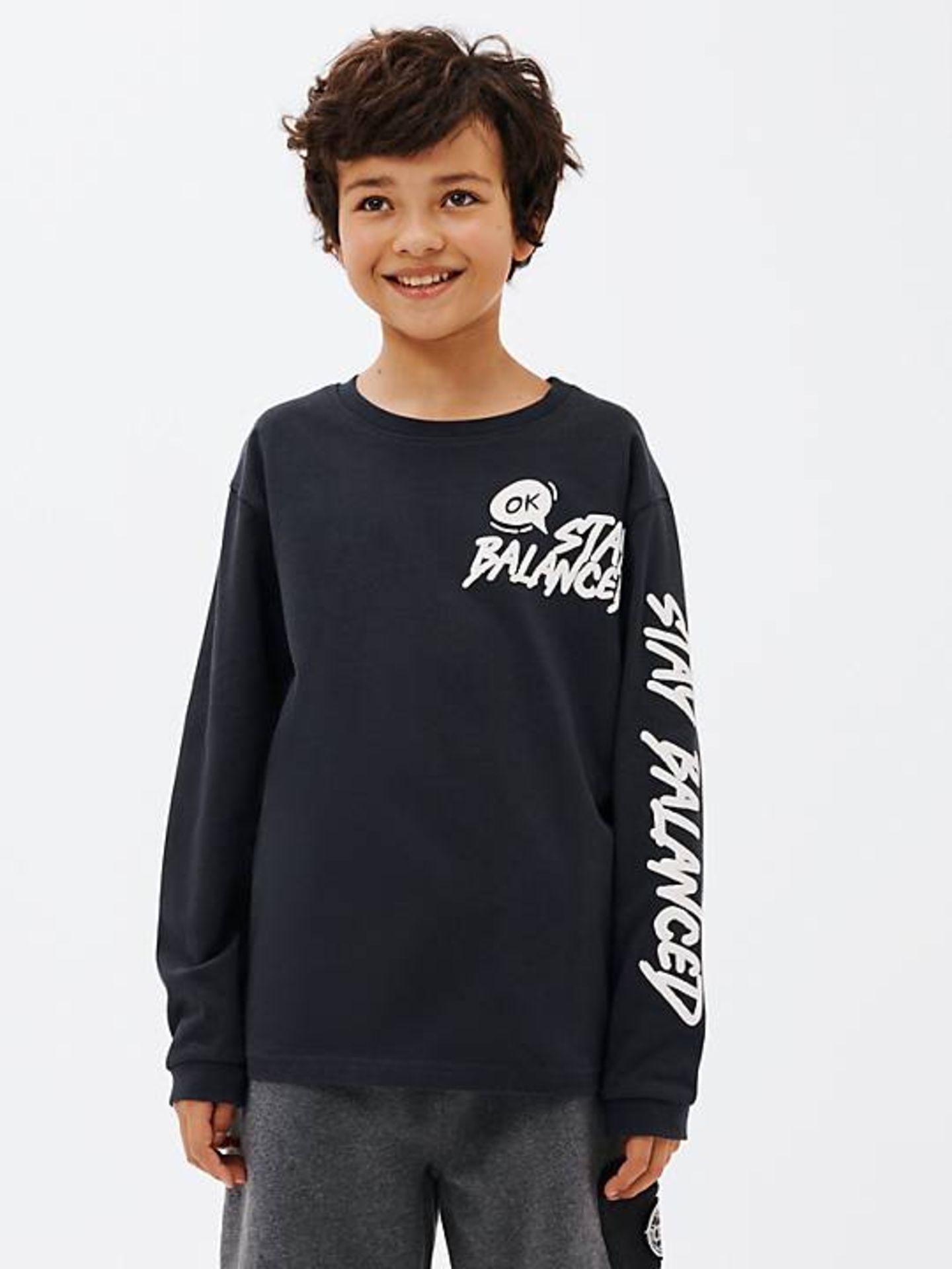 Pallet of Raw Customer Returns - Category - CHILDRENSWEAR - P100141707 - Image 46 of 85