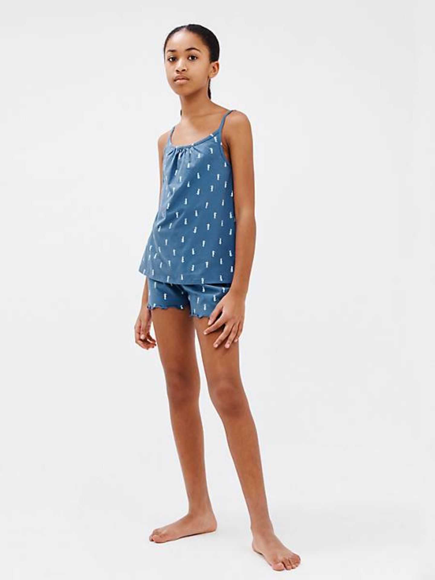 Pallet of Raw Customer Returns - Category - CHILDRENSWEAR - P100141707 - Image 31 of 85