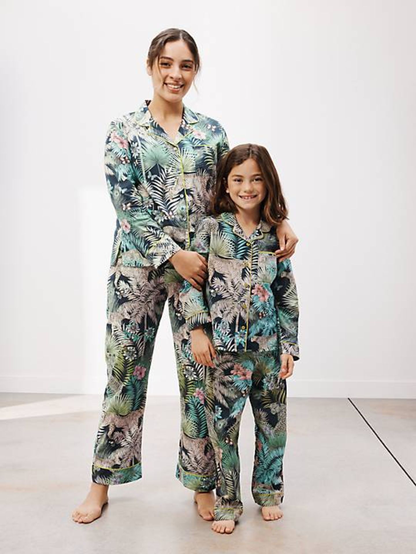 Pallet of Raw Customer Returns - Category - CHILDRENSWEAR - P100141707 - Image 30 of 85