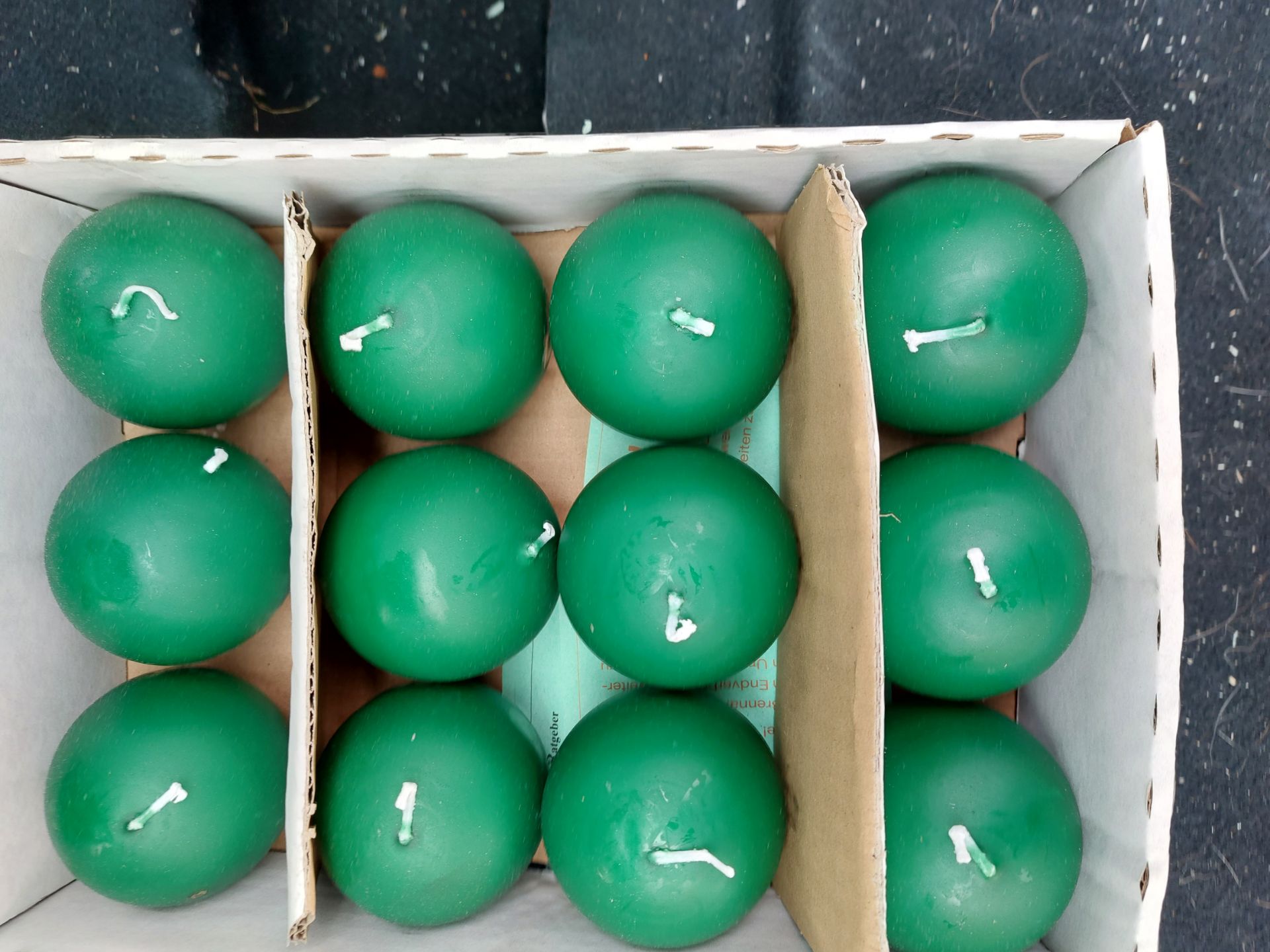 12 green ball candles. - Image 2 of 3