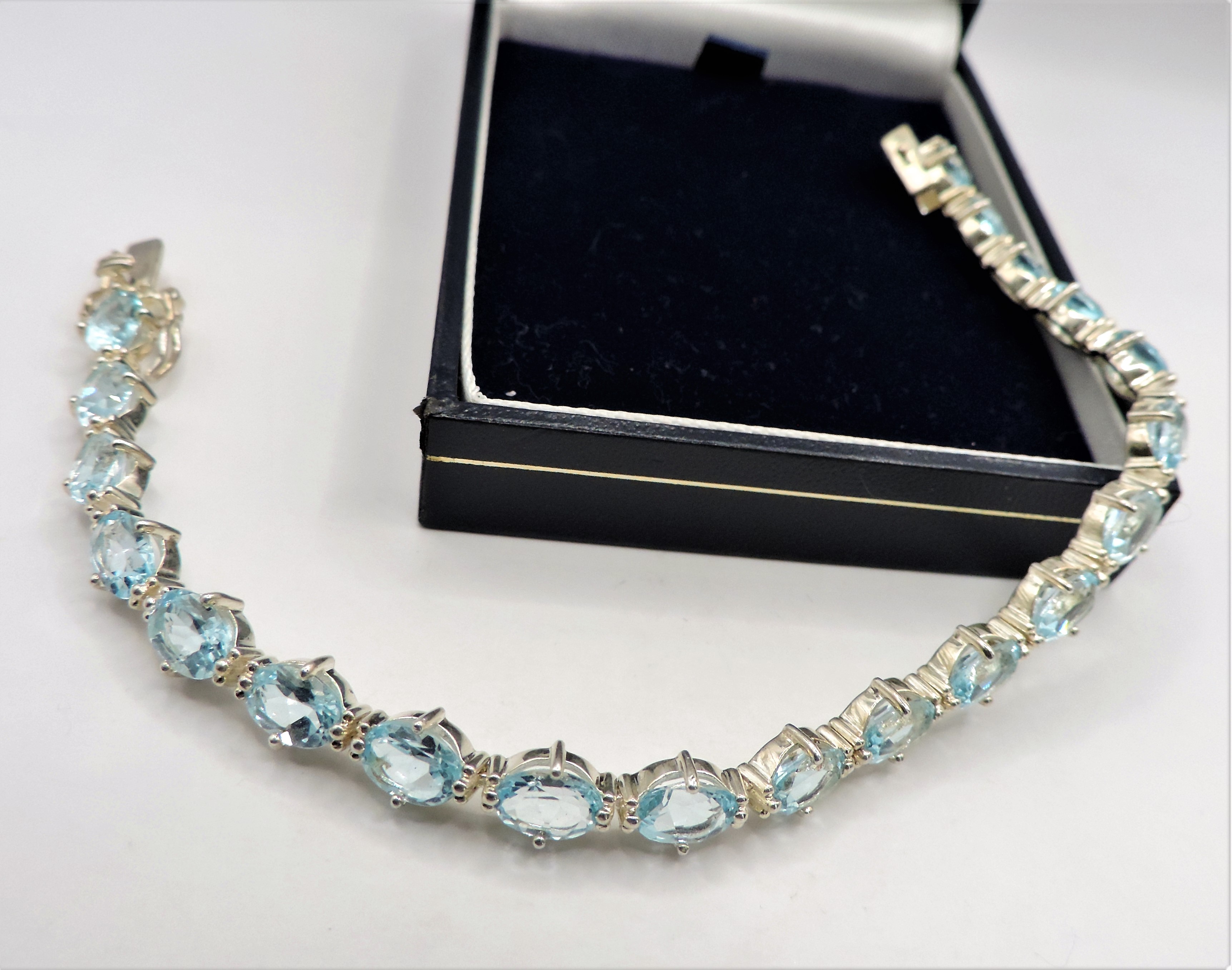 Sterling Silver 22CT Blue Topaz Bracelet 'New' with Gift Box - Image 4 of 6