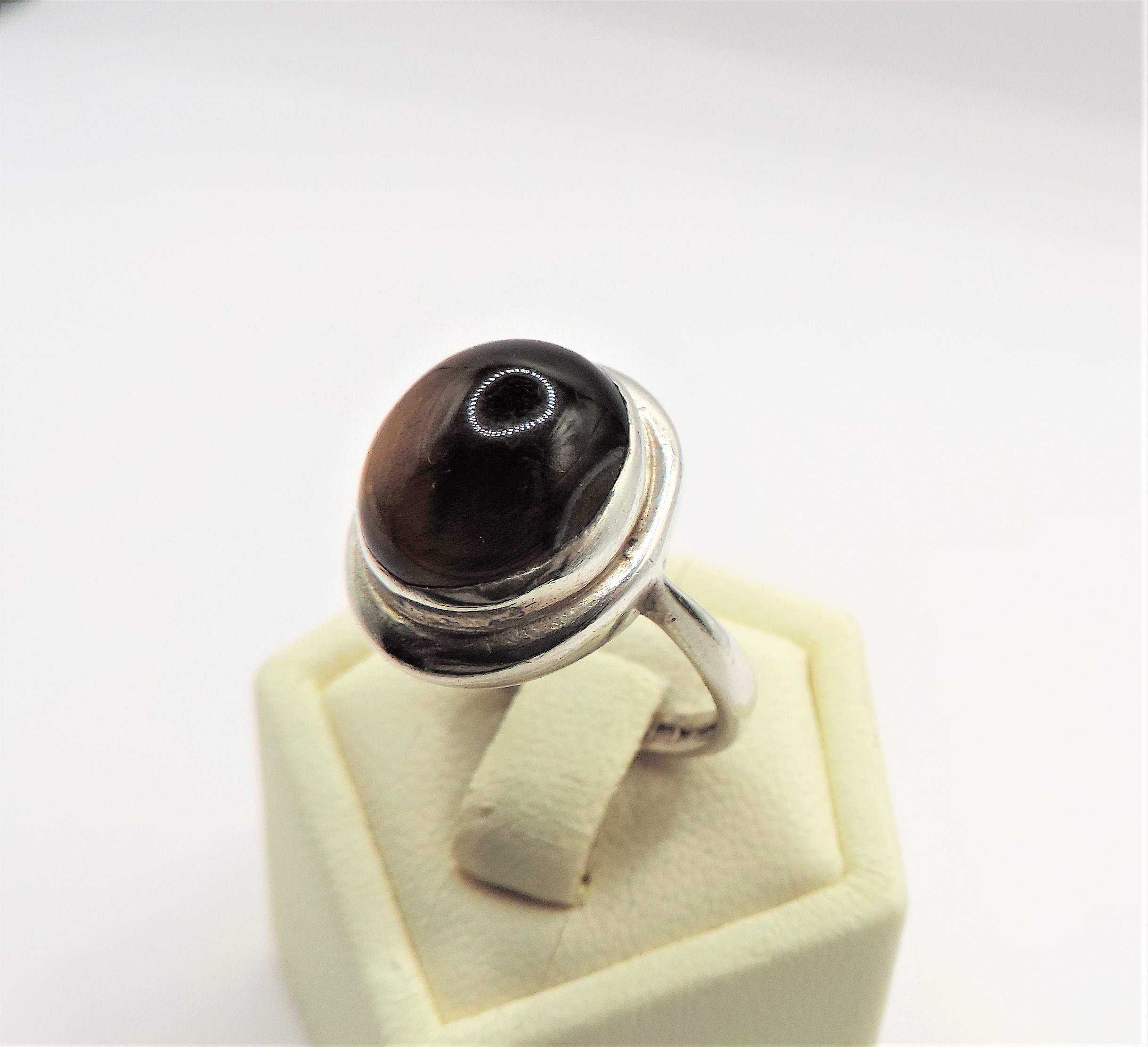 Circa 1970's Artisan Sterling Silver Cabochon Tigers Eye Ring - Image 3 of 4